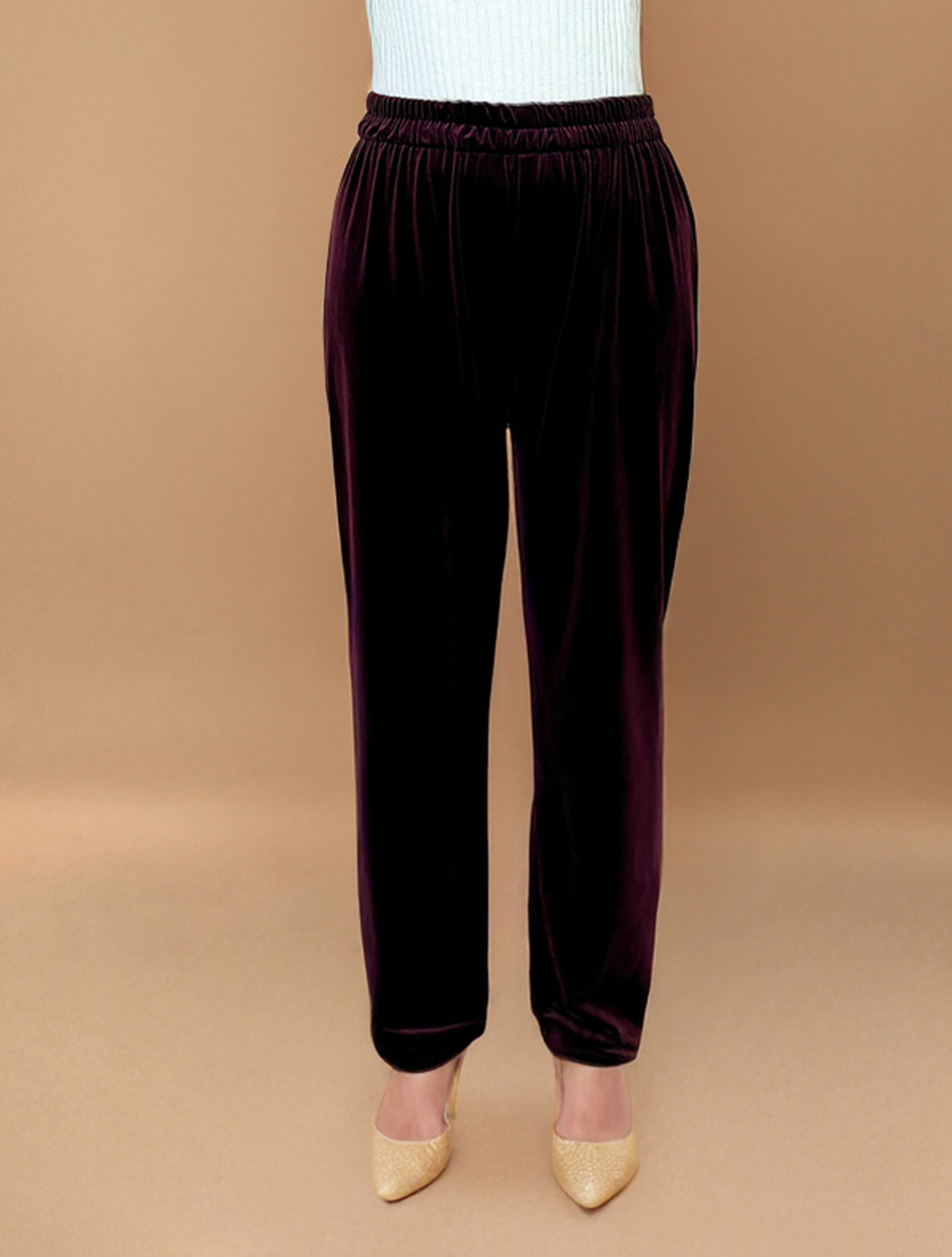 trueBrowns Maroon Velvet Embroidered Kurta Set