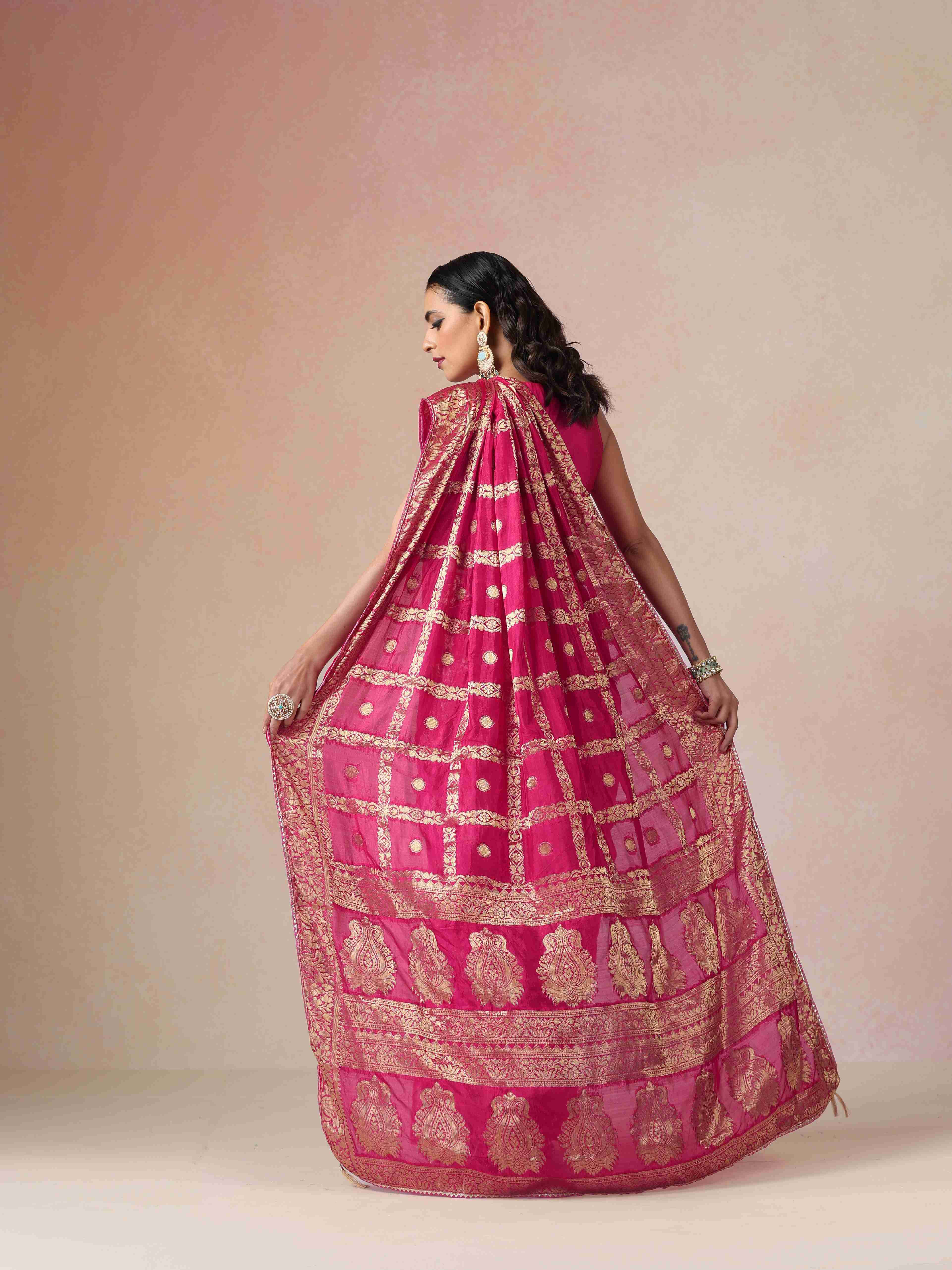 trueBrowns Pink Bandhani Jacquard Saree With Unstitched Blouse