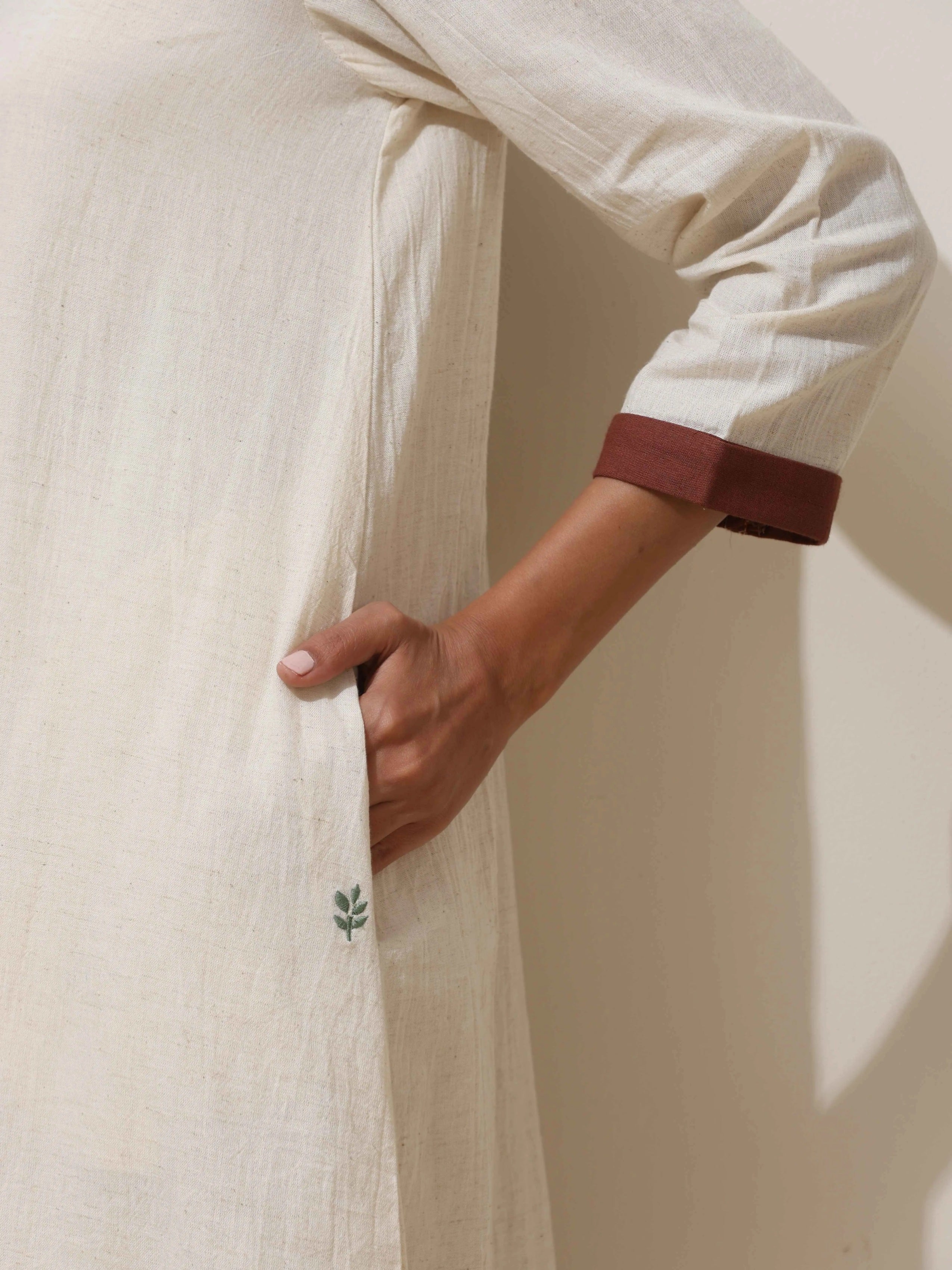 trueBrowns Off-White Cotton Linen Kurta Pant Set