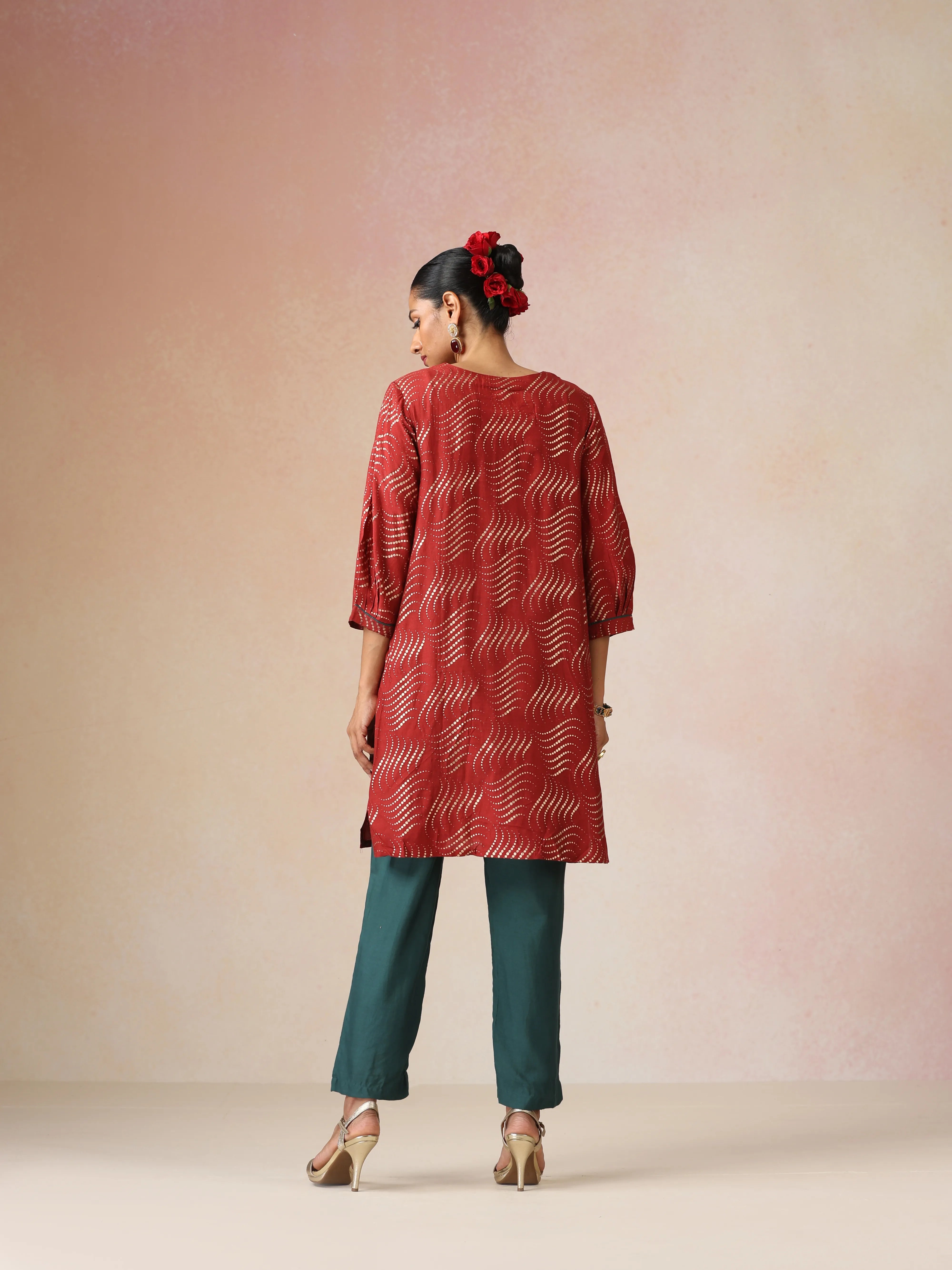 trueBrowns Red Rose-Gold Foil Print Muslin Silk Kurta Co-ord Set