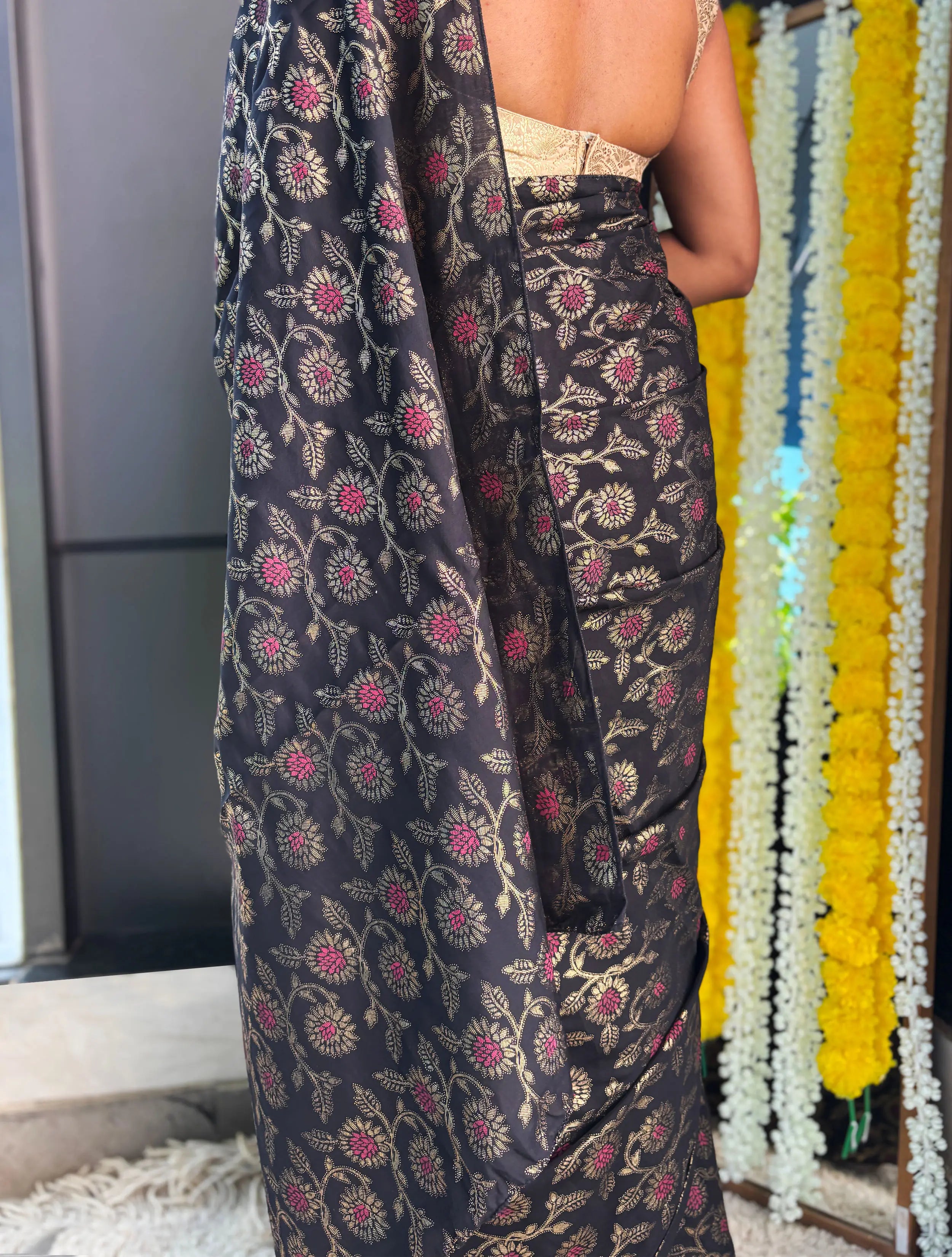 trueBrowns Black Foil Print Saree With Unstitched Blouse
