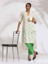 trueBrowns Off-White Cotton Floral Embroidered Straight Kurta Set