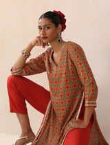 trueBrowns Green Red Print Viscose Straight High-Slit Kurta Set