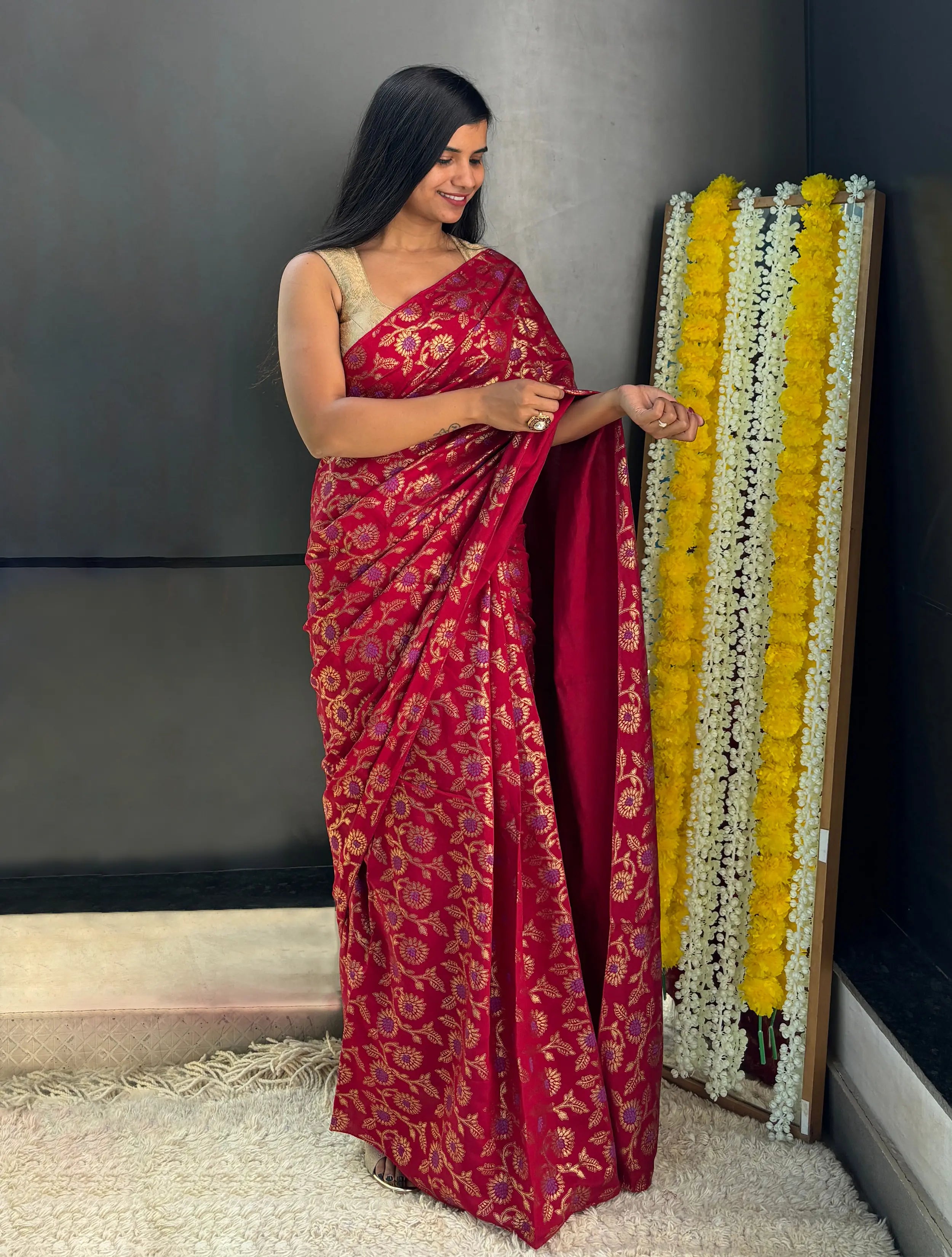 trueBrowns Red Foil Print Saree Blouse With Unstitched Blouse