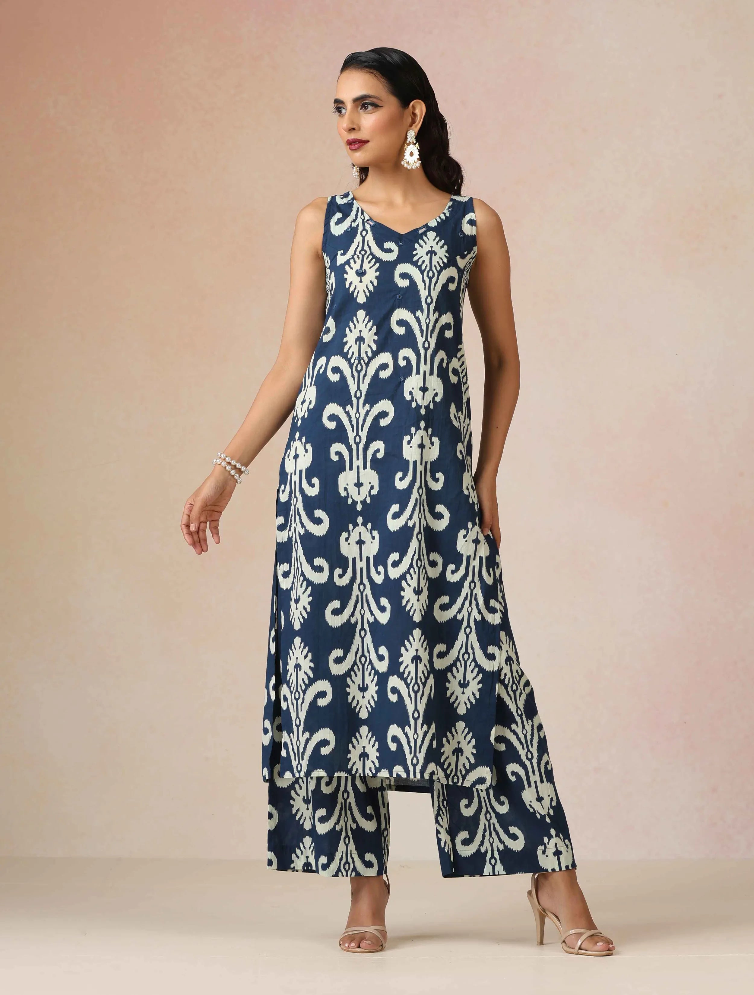 trueBrowns Blue White Print Sleeveless Straight Kurta Set