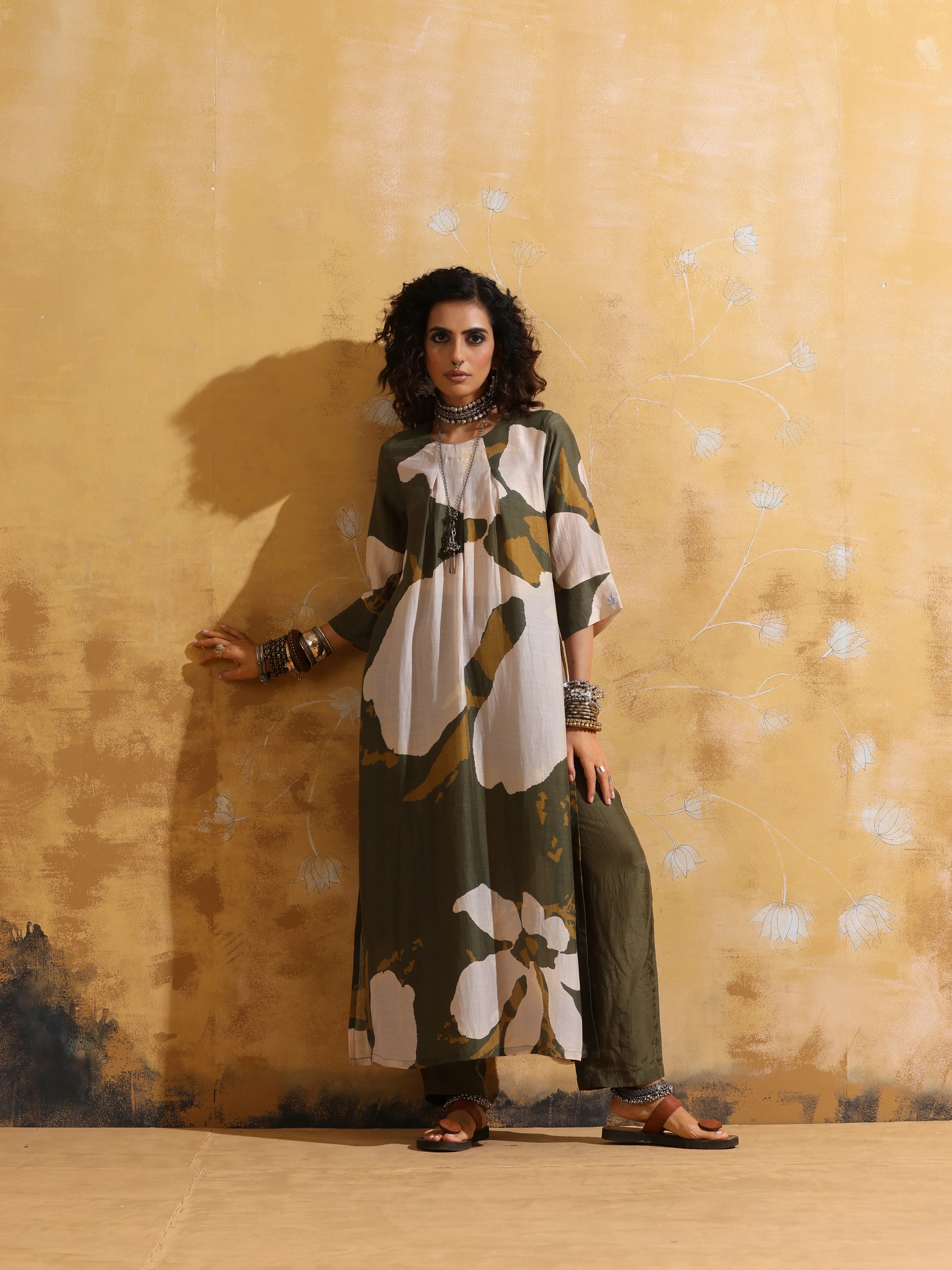 trueBrowns Green Cream Floral Print Muslin Silk High-Slit Kurta Set