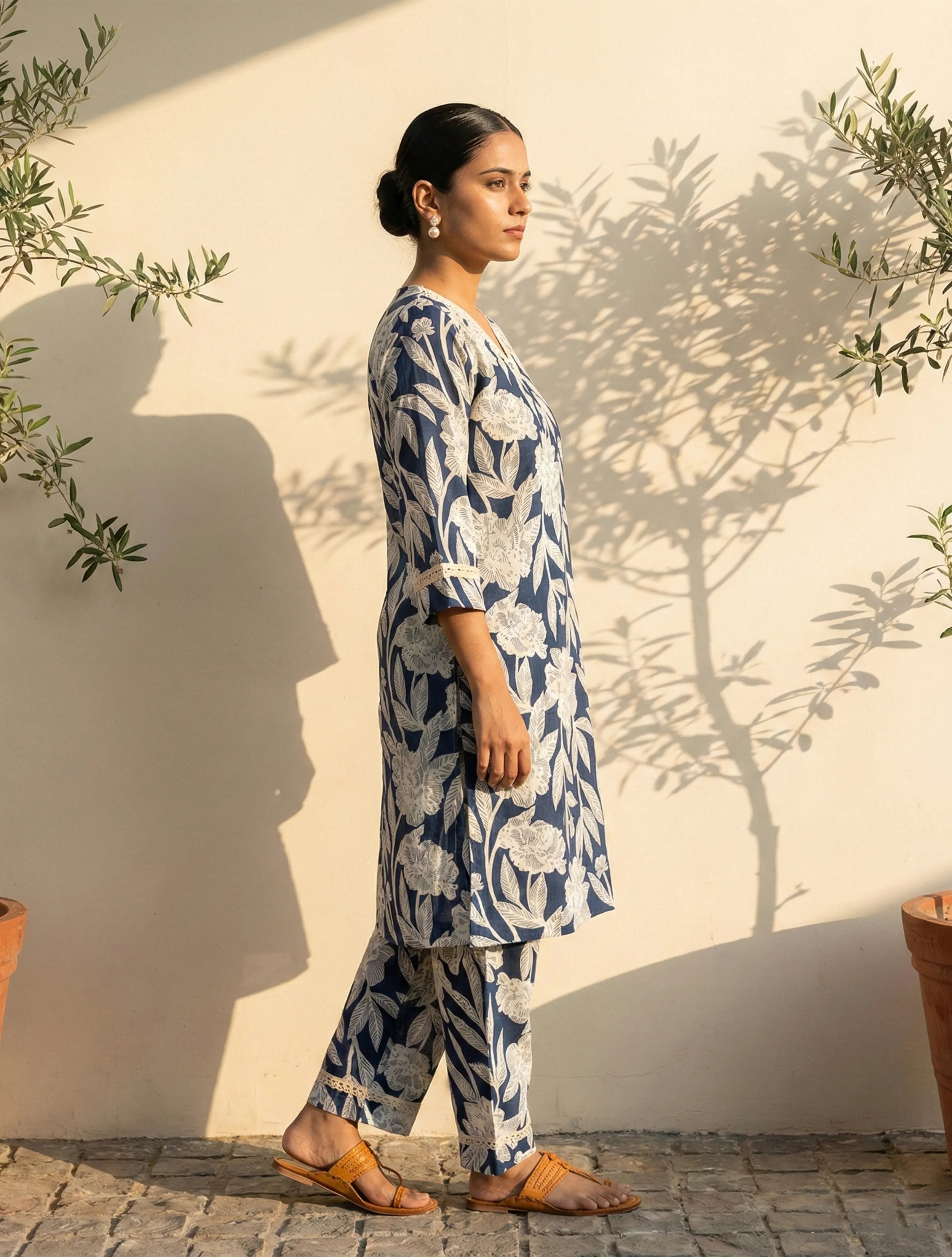 trueBrowns Navy Blue Floral Print Kurta Co-Ord Set