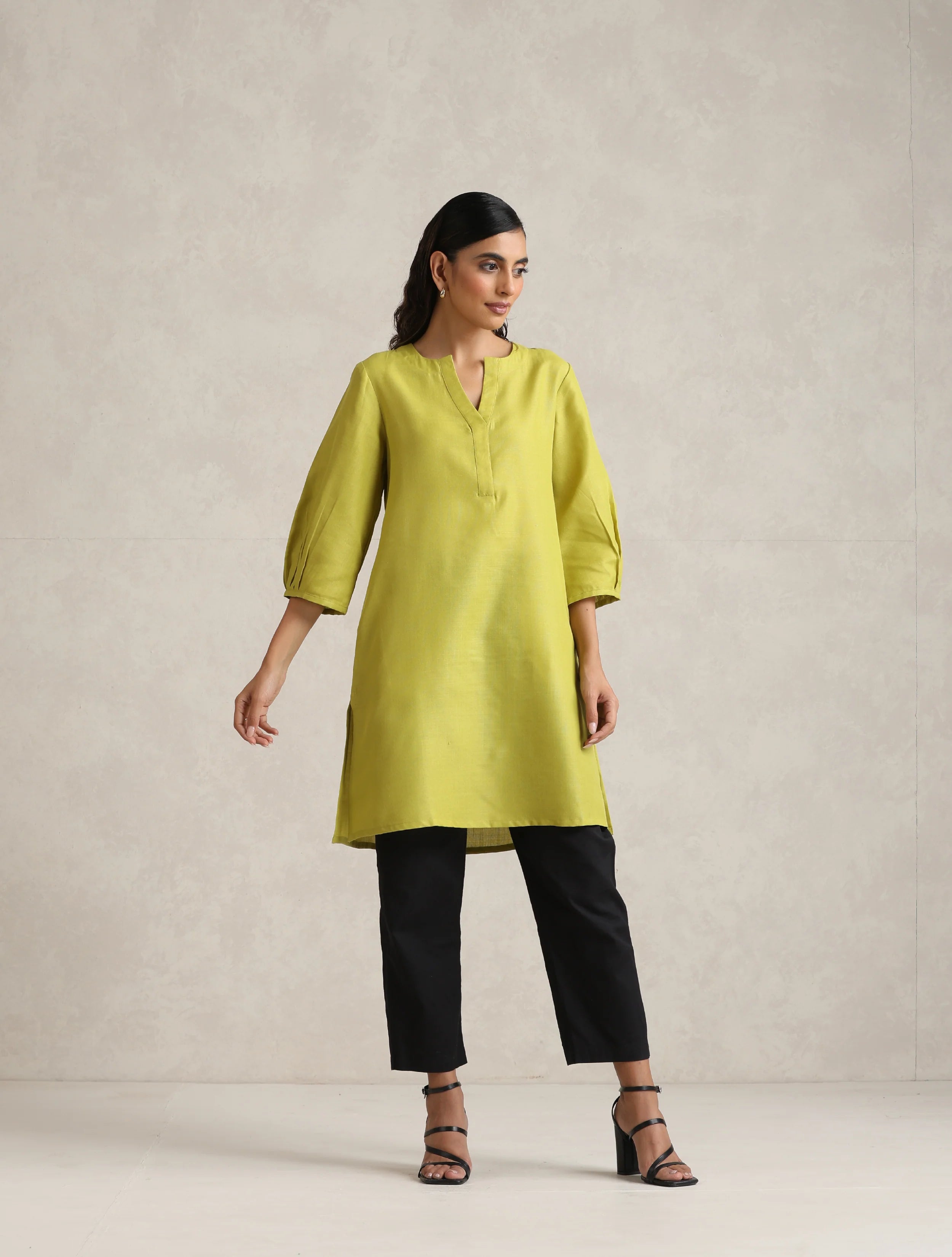 trueBrowns Green Cotton Blend Short Kurta