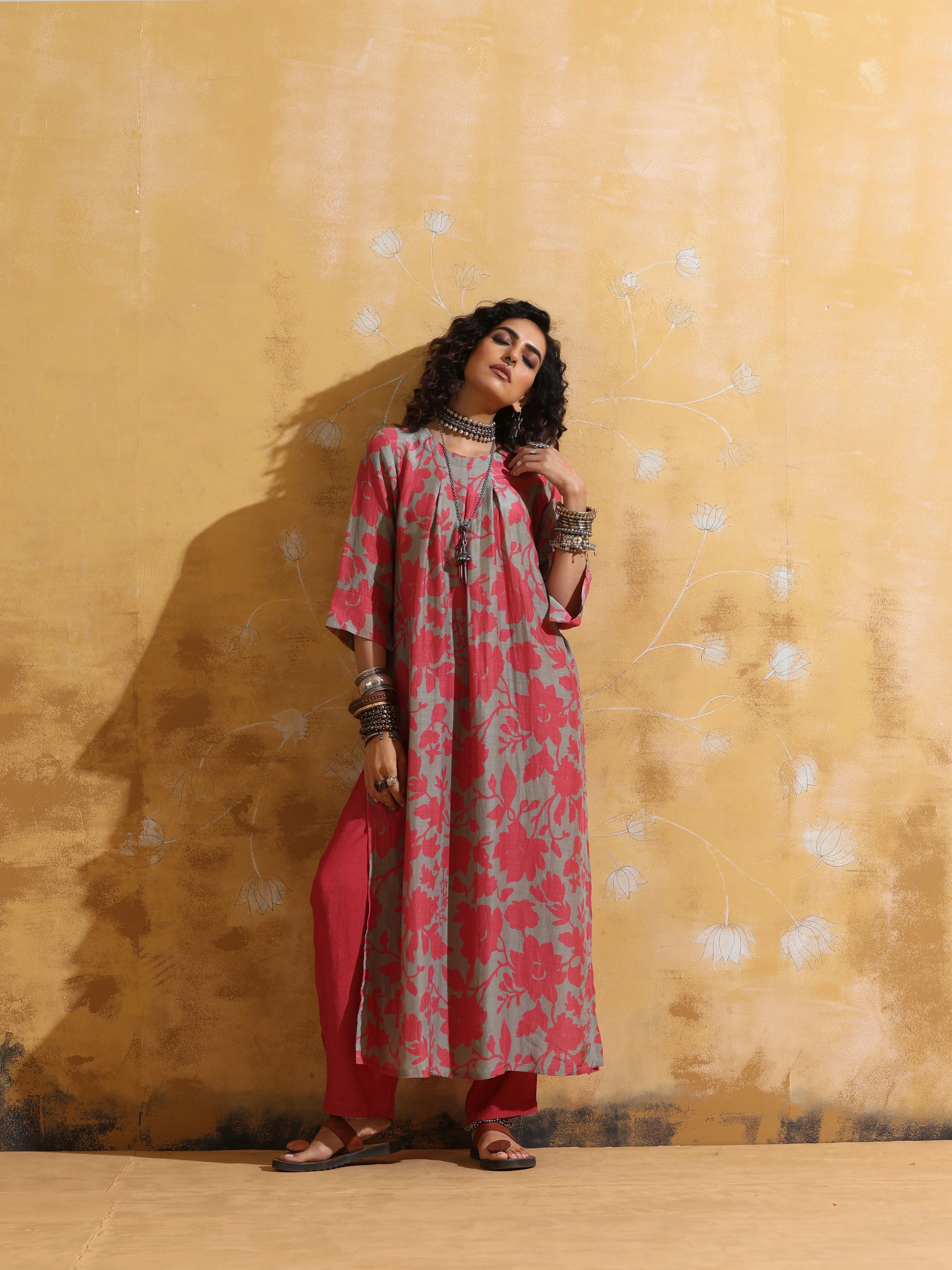 trueBrowns Peach Mint Jaal Print Muslin Silk High-slit Kurta Set