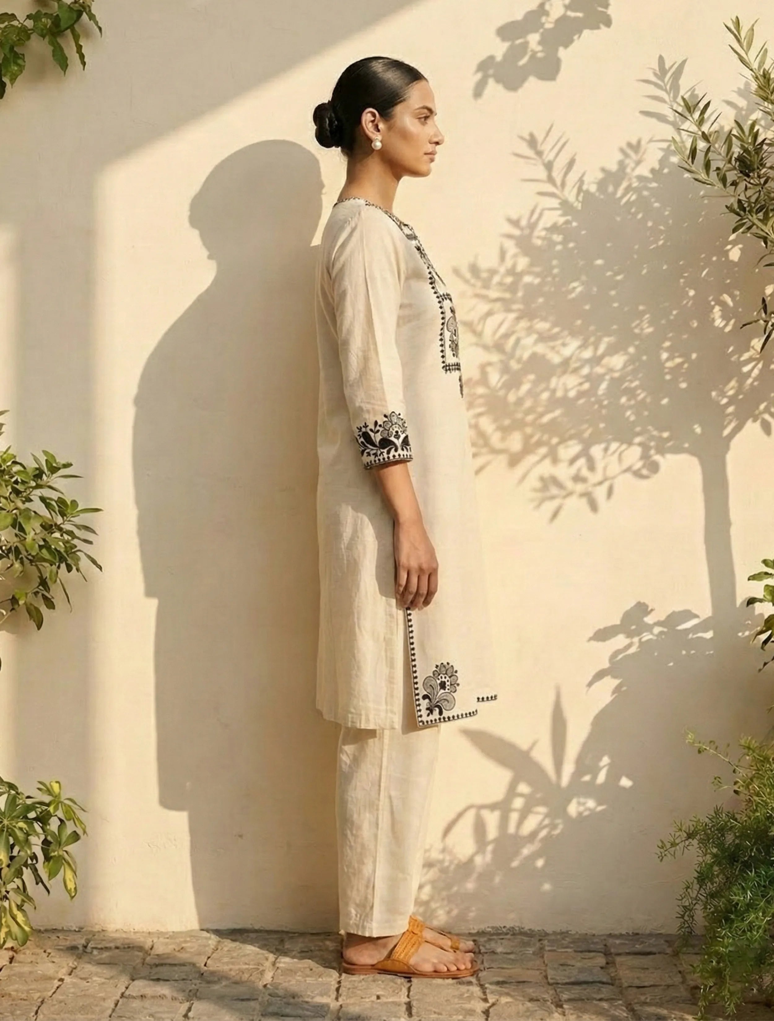 trueBrowns Off-White Black Embroidered Kurta Co-Ord Pant Set