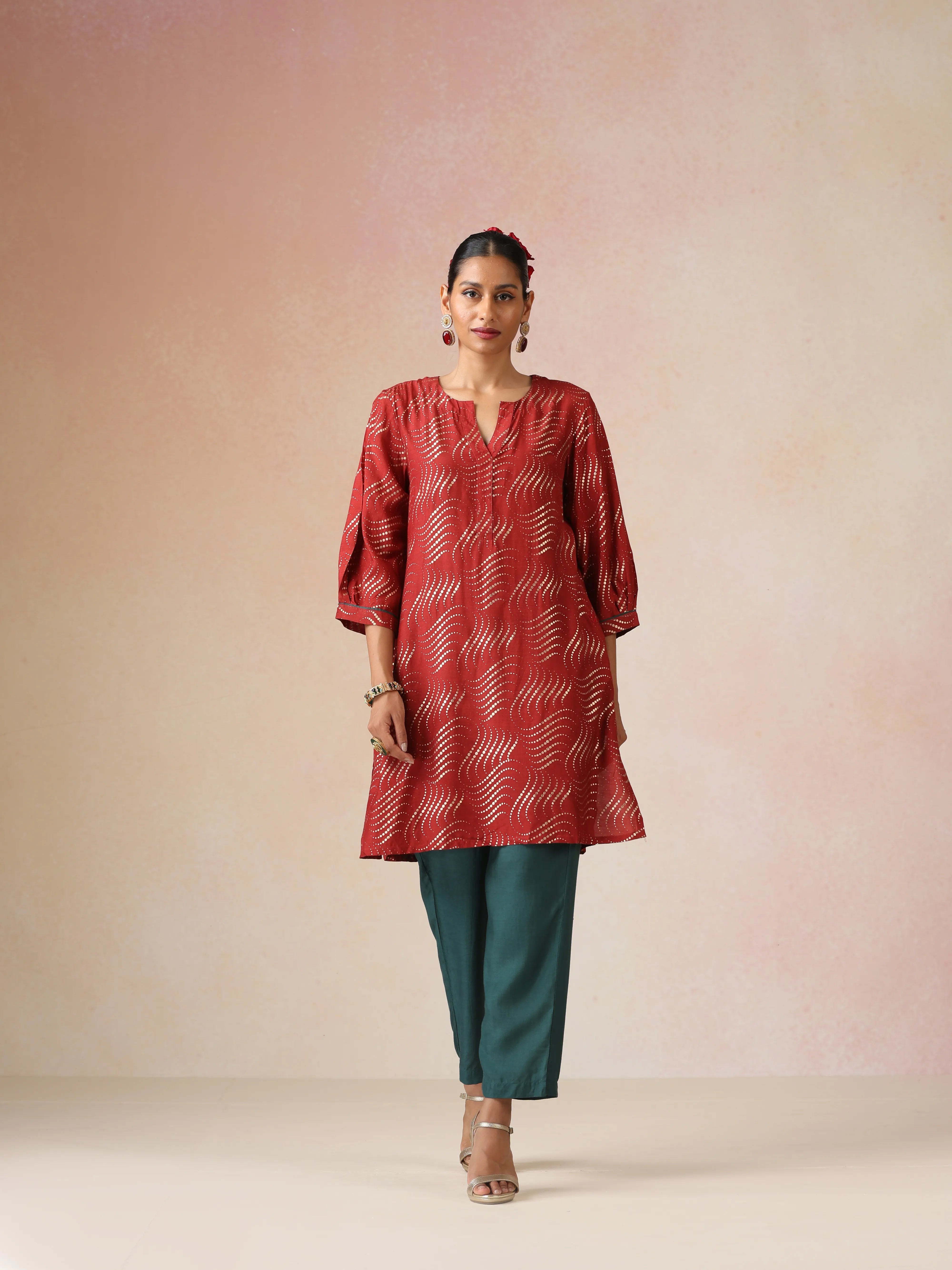 trueBrowns Red Rose-Gold Foil Print Muslin Silk Kurta Co-ord Set