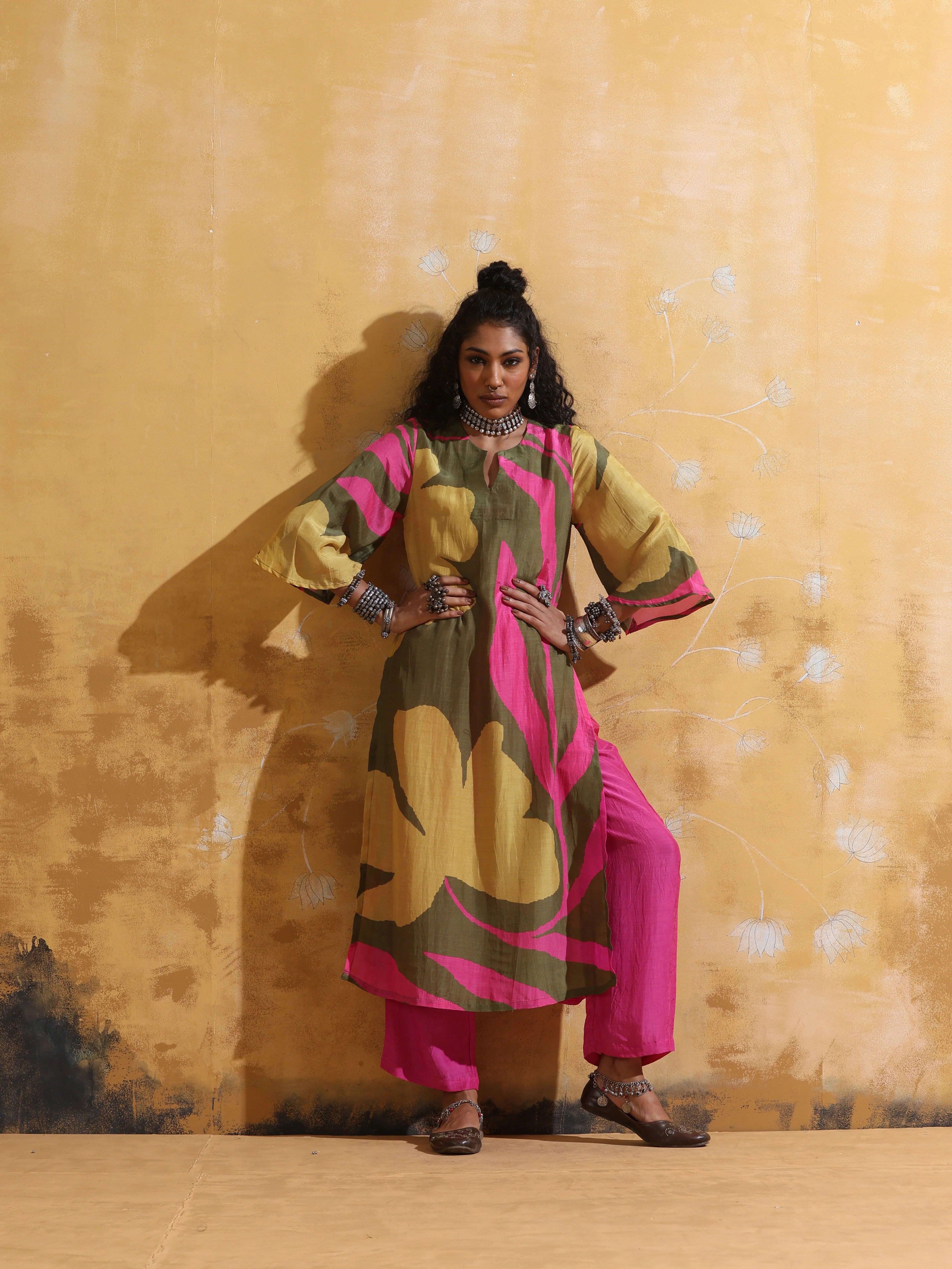 trueBrowns Green Pink Floral Print Muslin Silk High-Slit Kurta Set