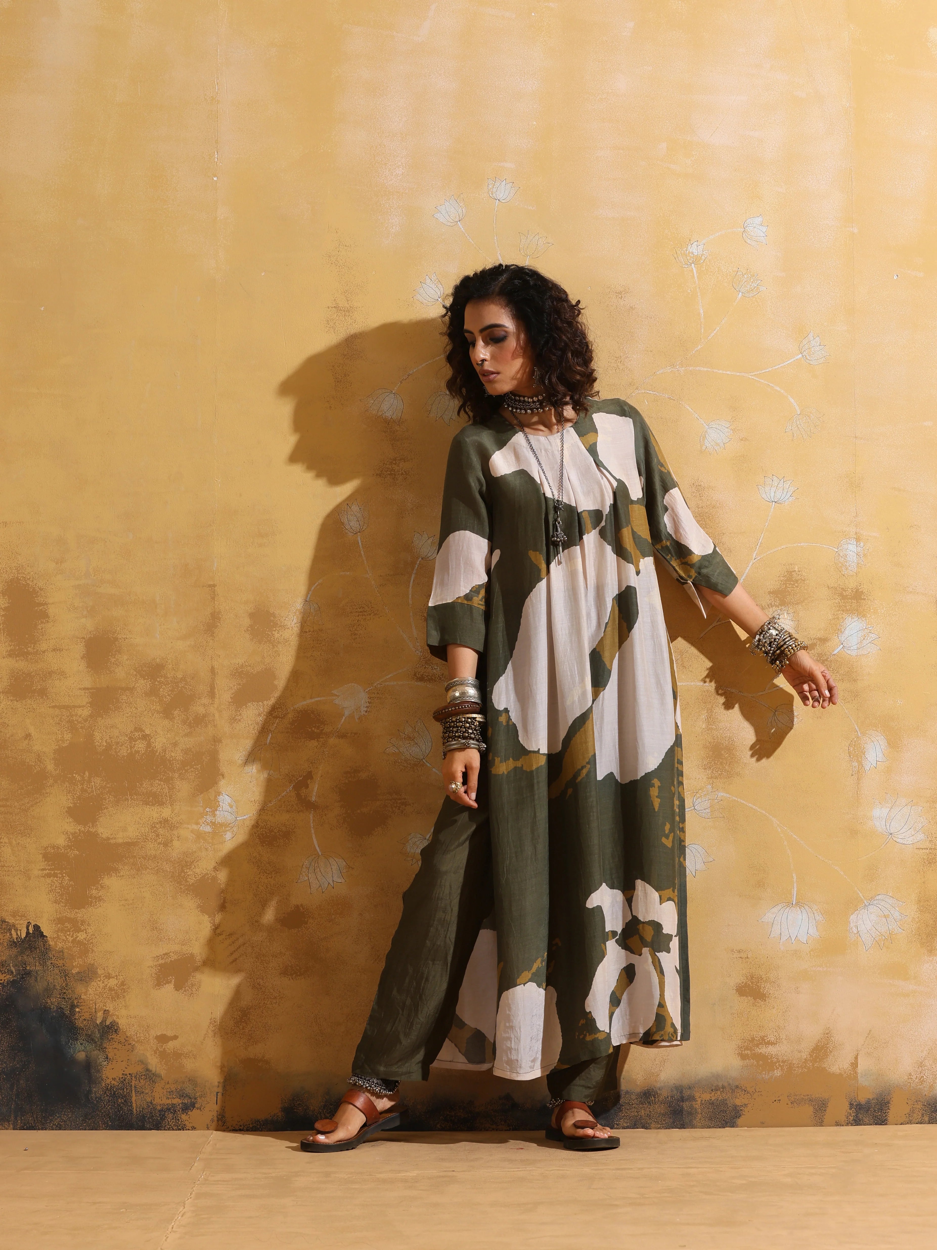 trueBrowns Green Cream Floral Print Muslin Silk High-Slit Kurta Set