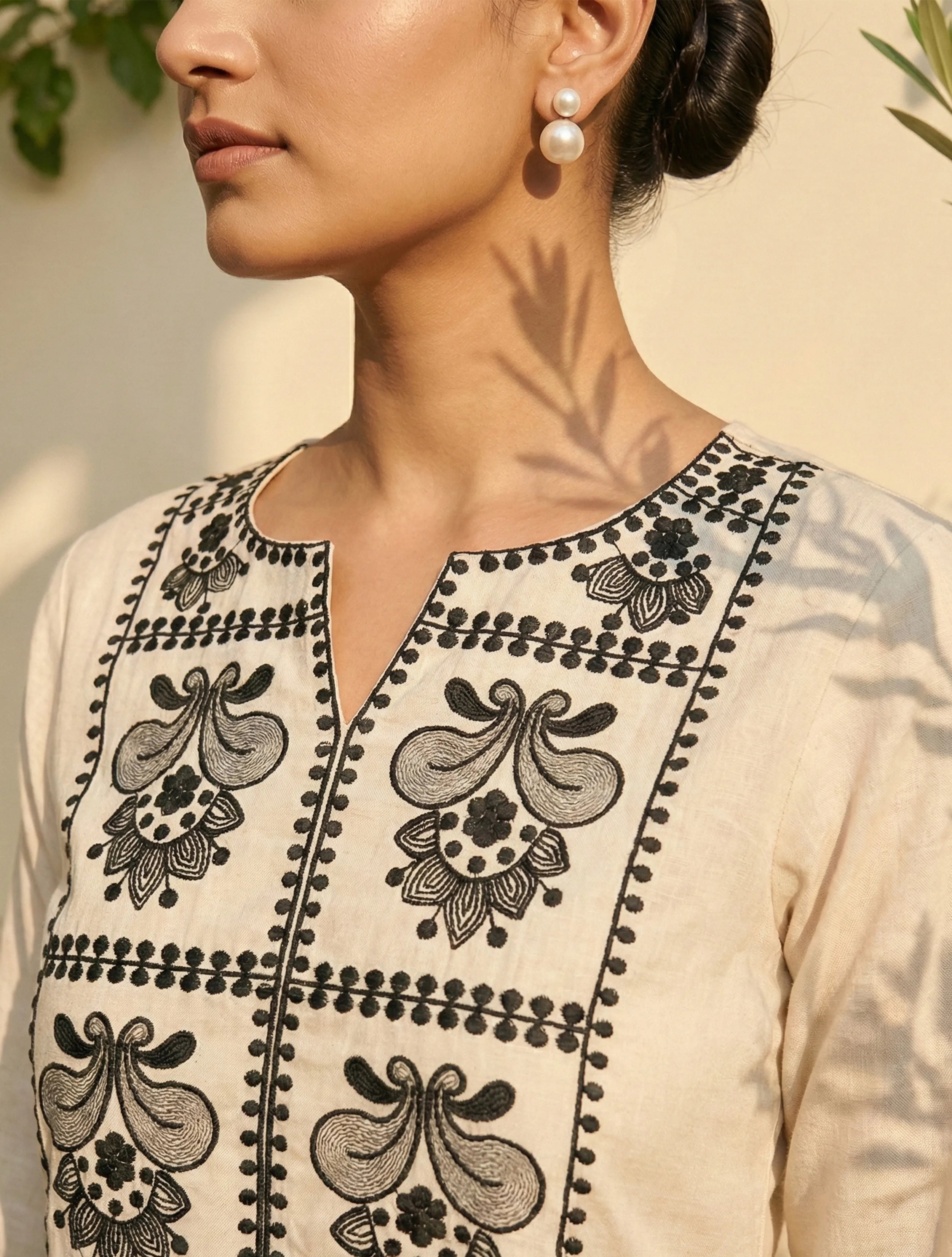 trueBrowns Off-White Black Embroidered Kurta Co-Ord Pant Set