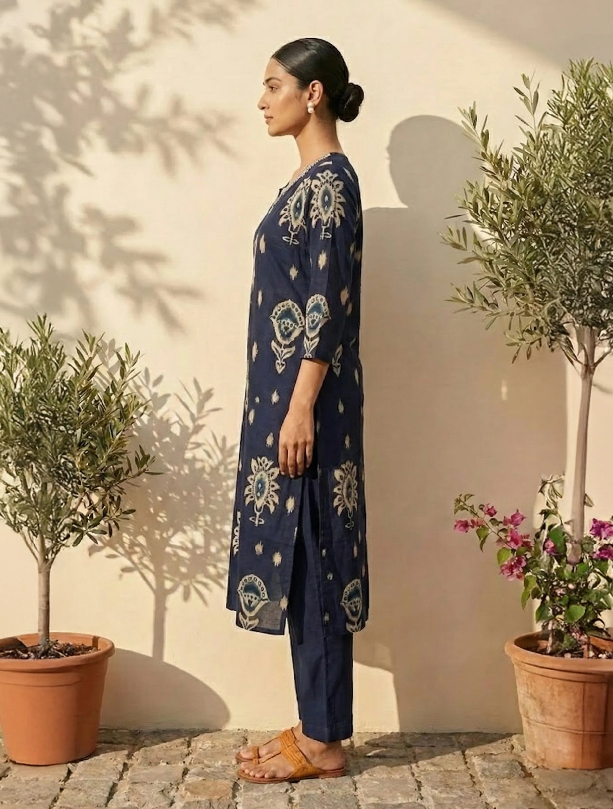 trueBrowns Blue Print Embroidered Round With V-Neck Kurta Pant Dupatta Set