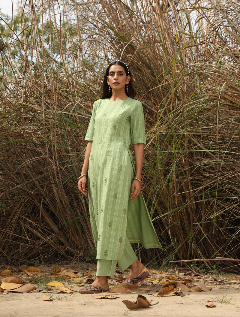 trueBrowns Green Cotton Dobby Embroidered Kurta Set