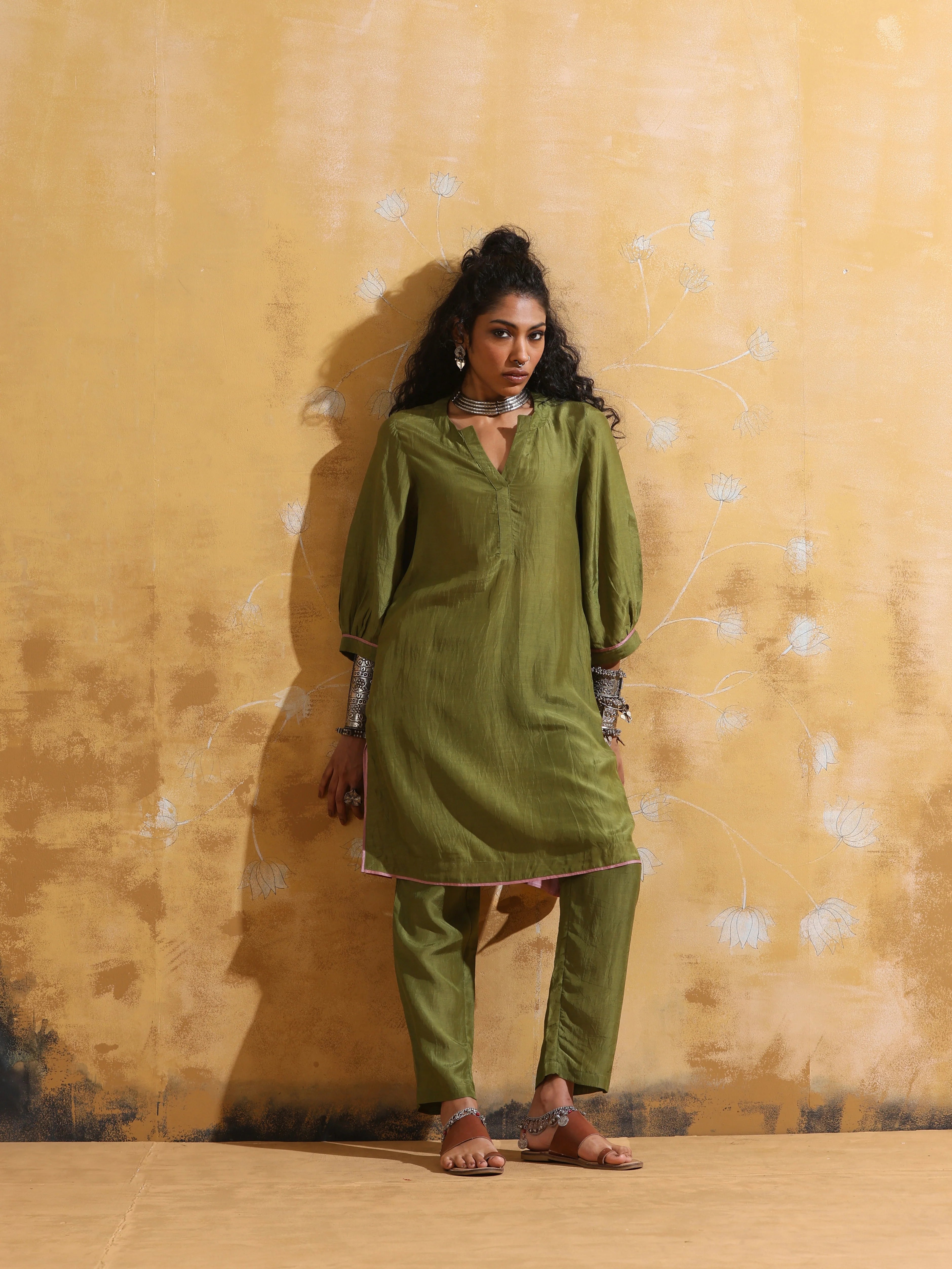 trueBrowns Green Muslin Silk Relaxed Kurta Co-ord Set