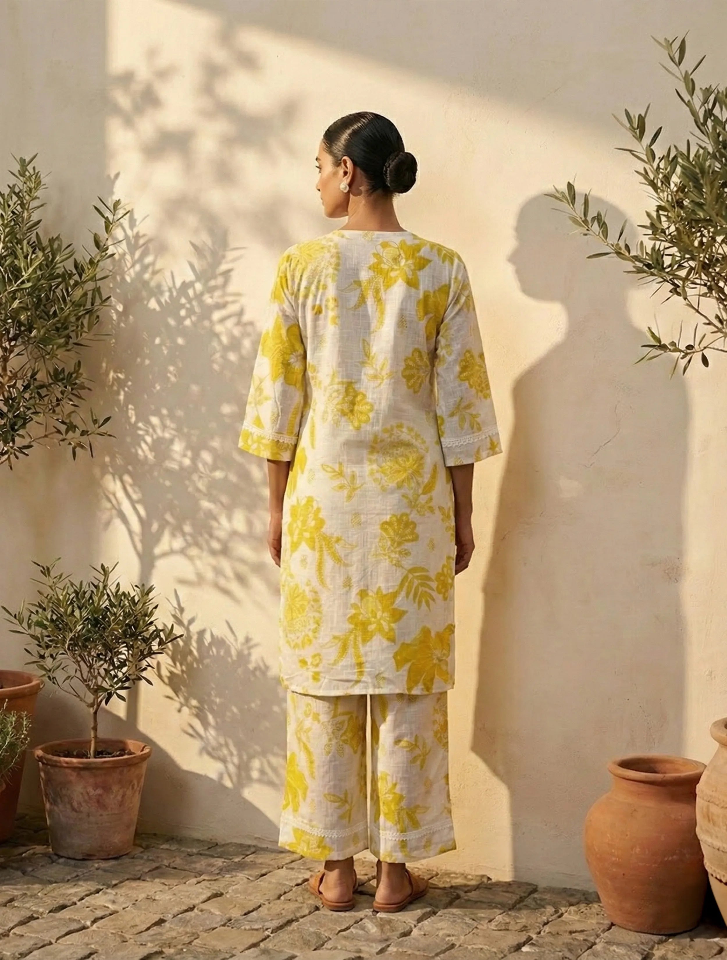 trueBrowns White Yellow Floral Print Kurta Pant Set