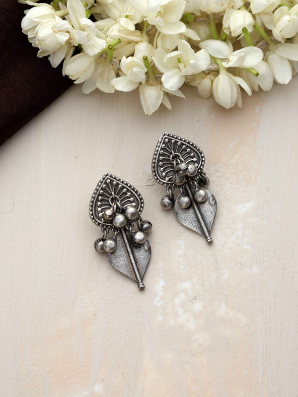 trueBrowns Silver Tone Leaf Stud Earrings