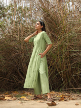 trueBrowns Green Cotton Dobby Embroidered Kurta Set