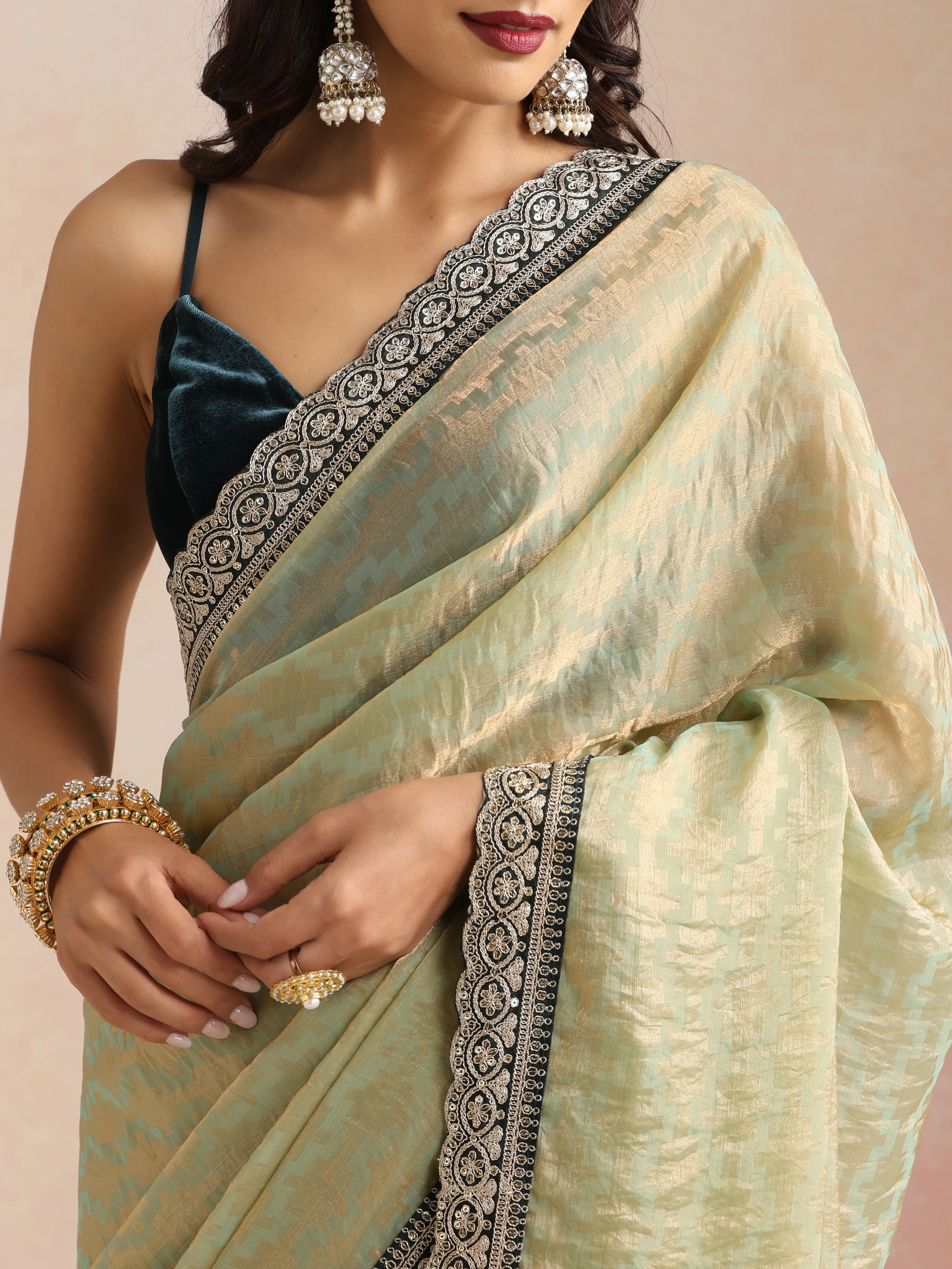 trueBrowns Green Geometric Weave Saree With Contract Unstitched Blouse