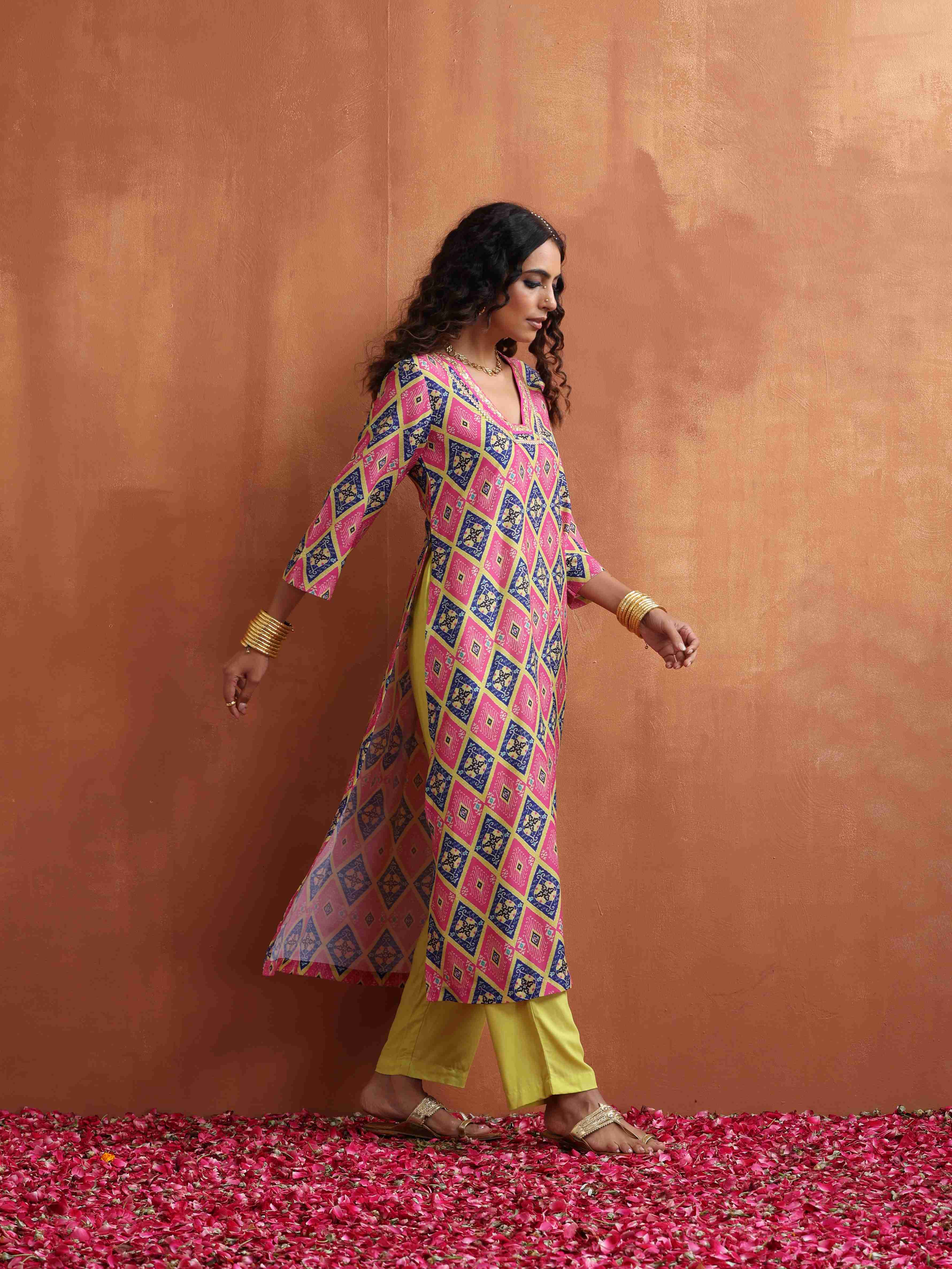trueBrowns Pink Geometric Print High Slit Kurta Set