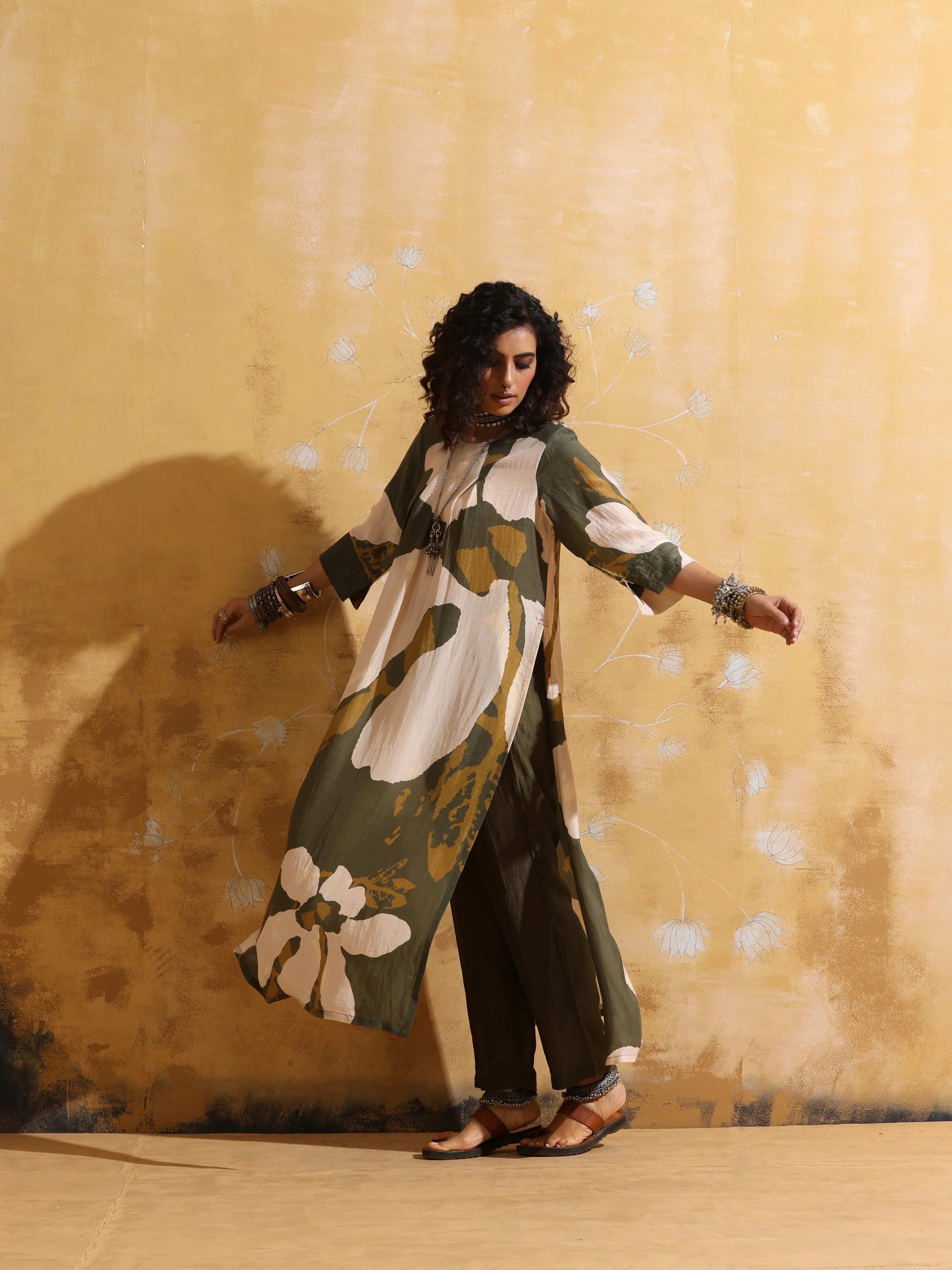 trueBrowns Green Cream Floral Print Muslin Silk High-Slit Kurta Set