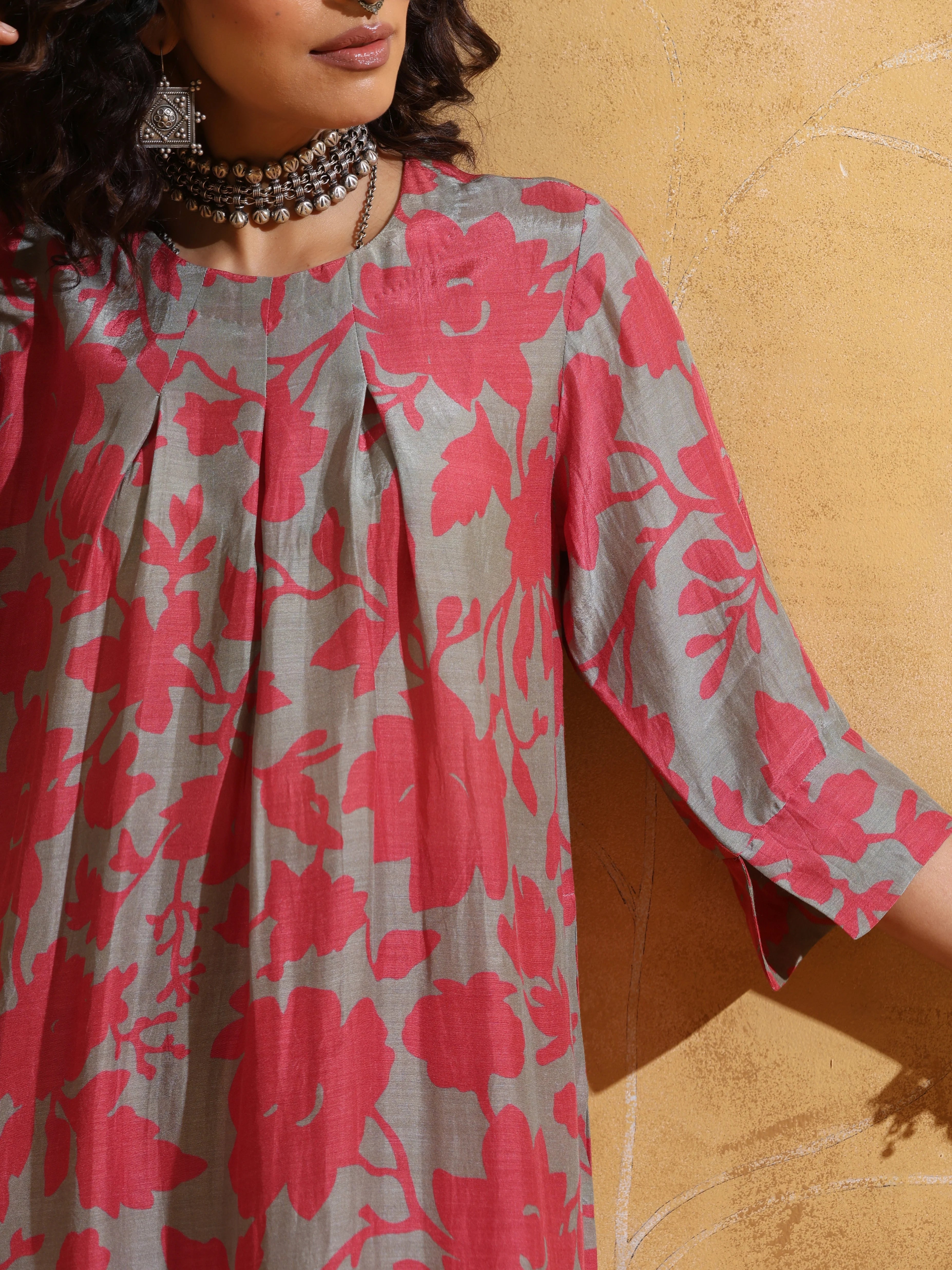 trueBrowns Peach Mint Jaal Print Muslin Silk High-slit Kurta Set