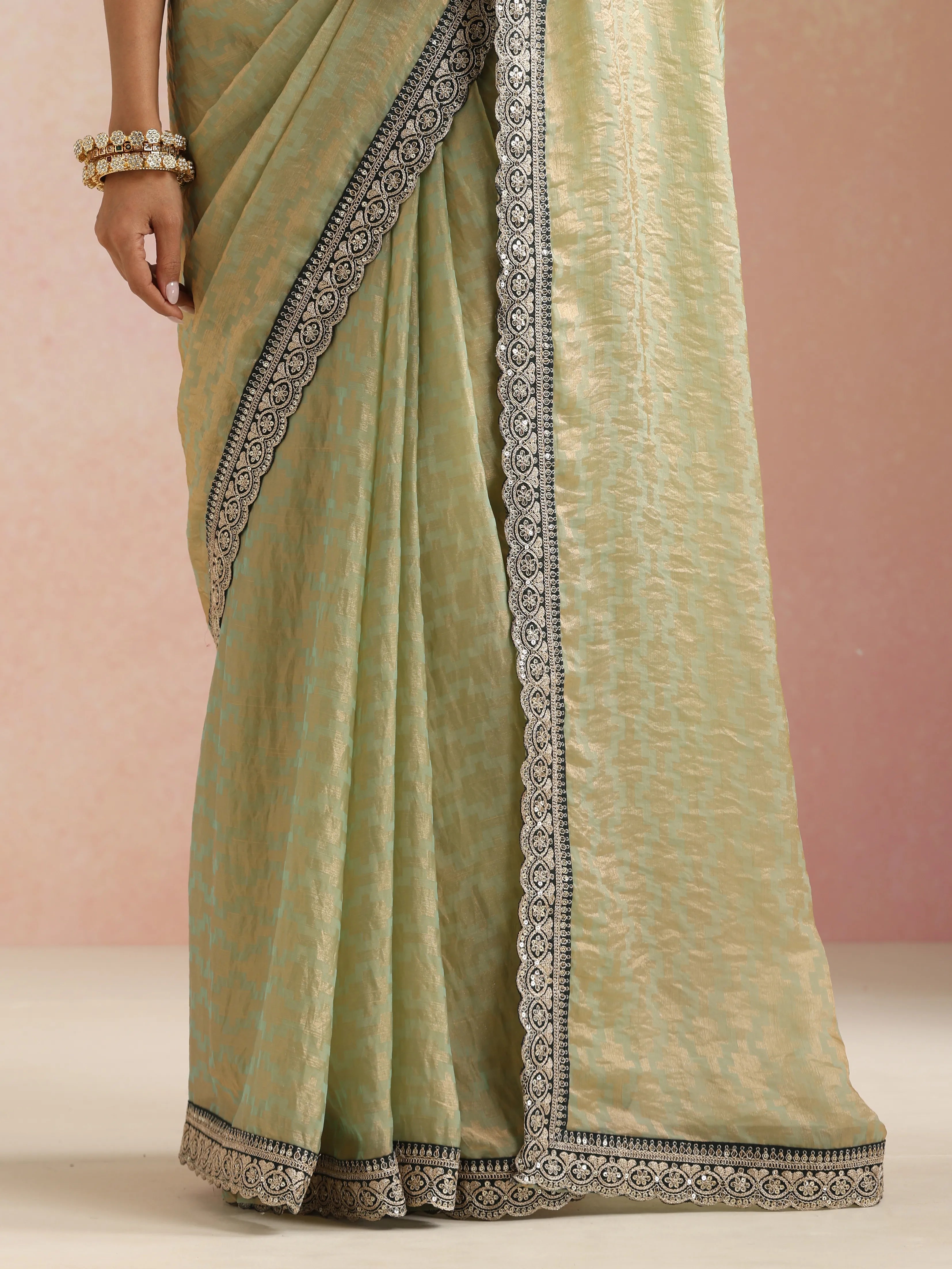trueBrowns Green Geometric Weave Saree With Contract Unstitched Blouse