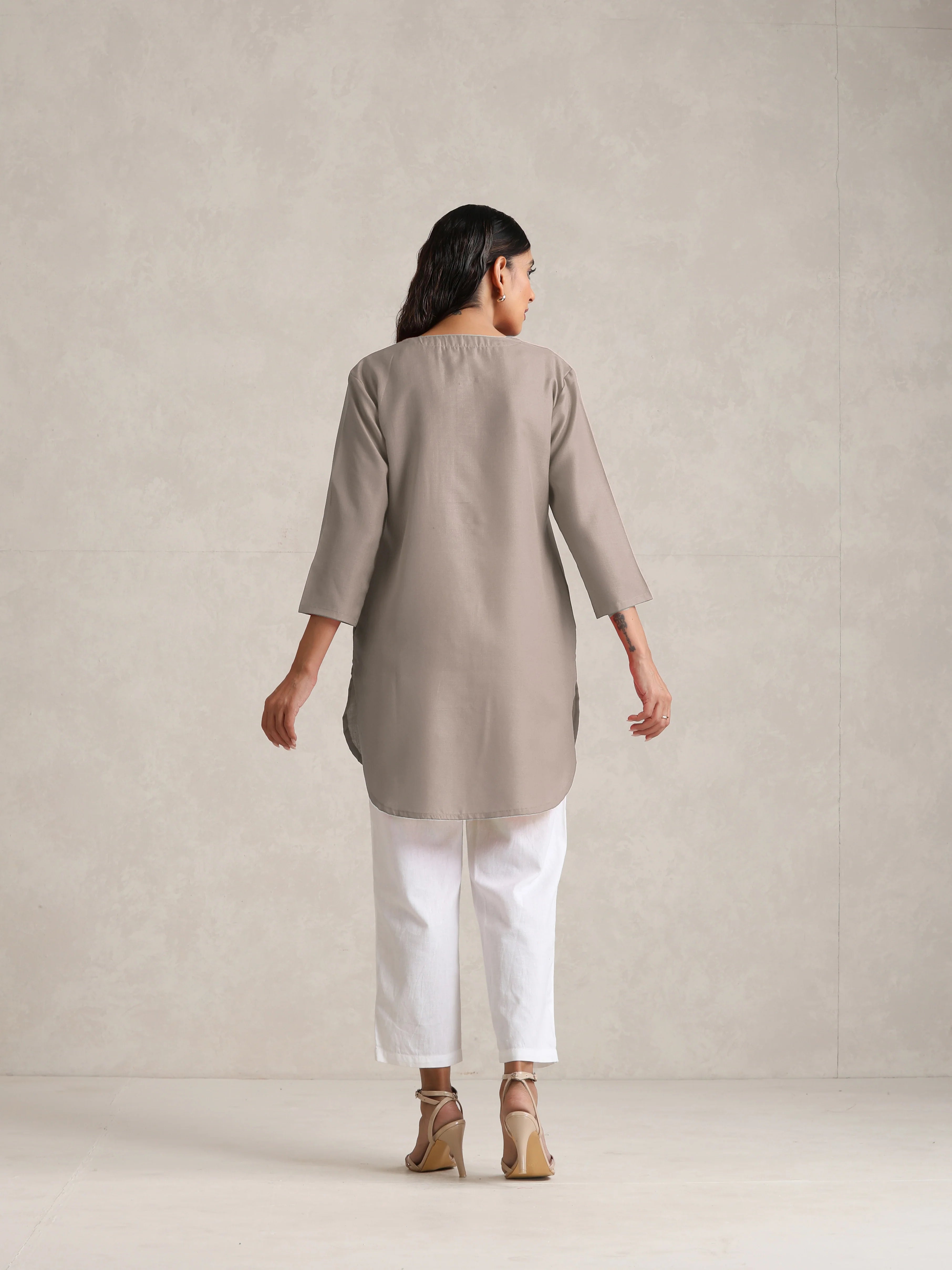trueBrowns Light Grey Cotton Blend Short Kurta