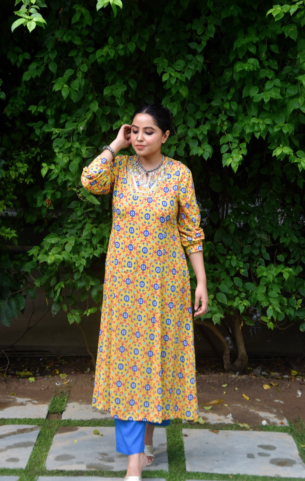 trueBrowns Lime Pink Floral Print A-line Glass Neck Kurta Set