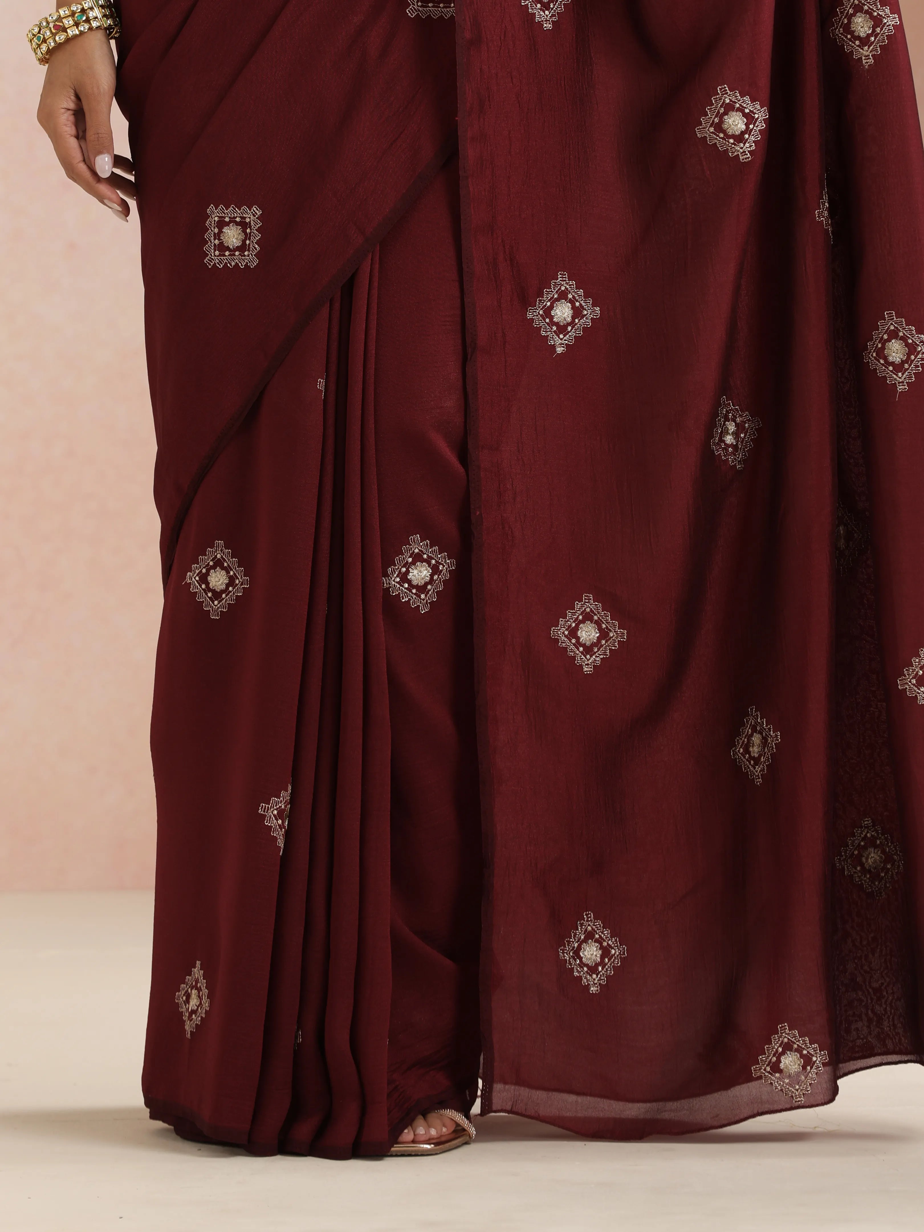 trueBrowns Maroon Diamond Embroidered Saree With Unstitched Blouse