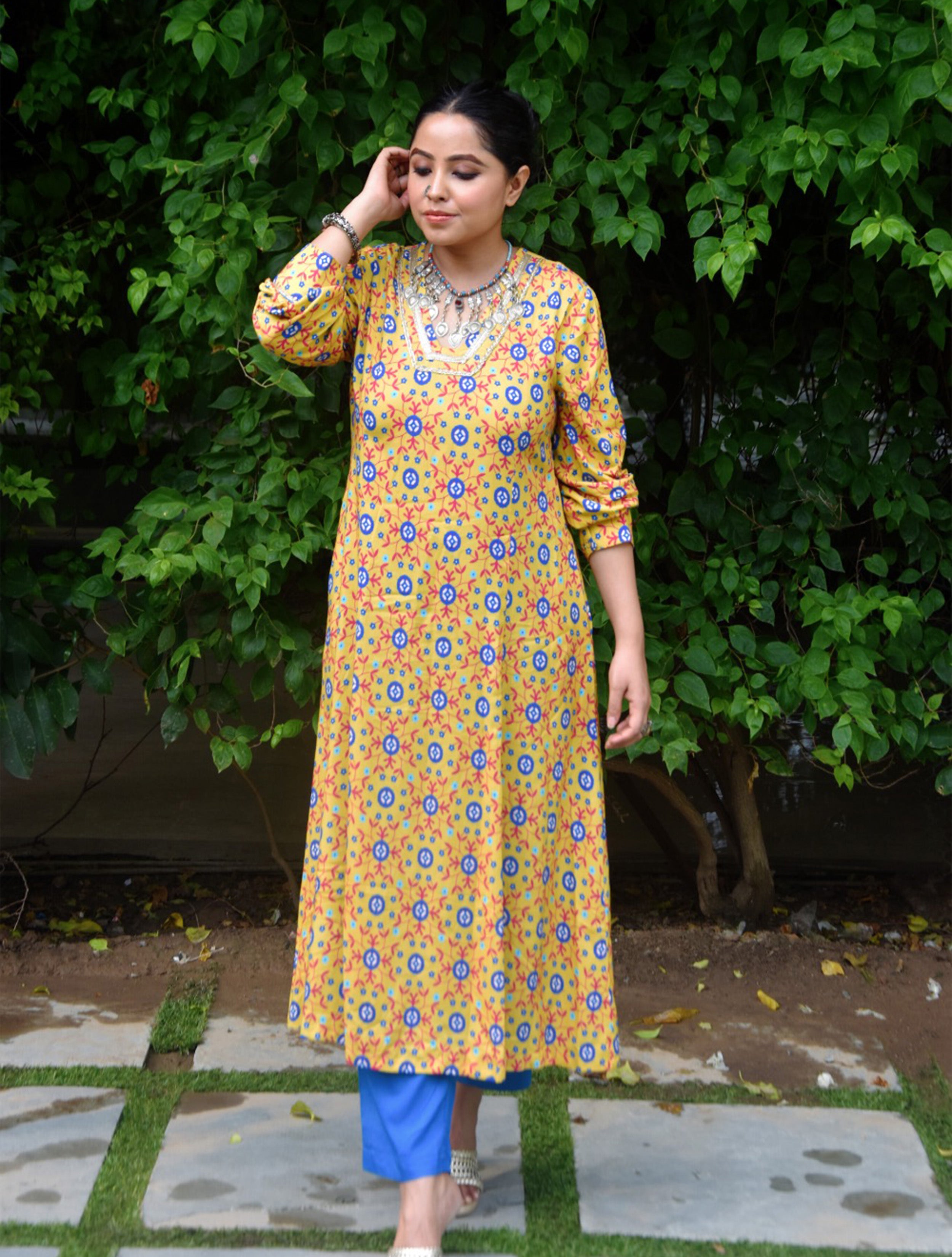 trueBrowns Lime Pink Floral Print A-line Glass Neck Kurta Set