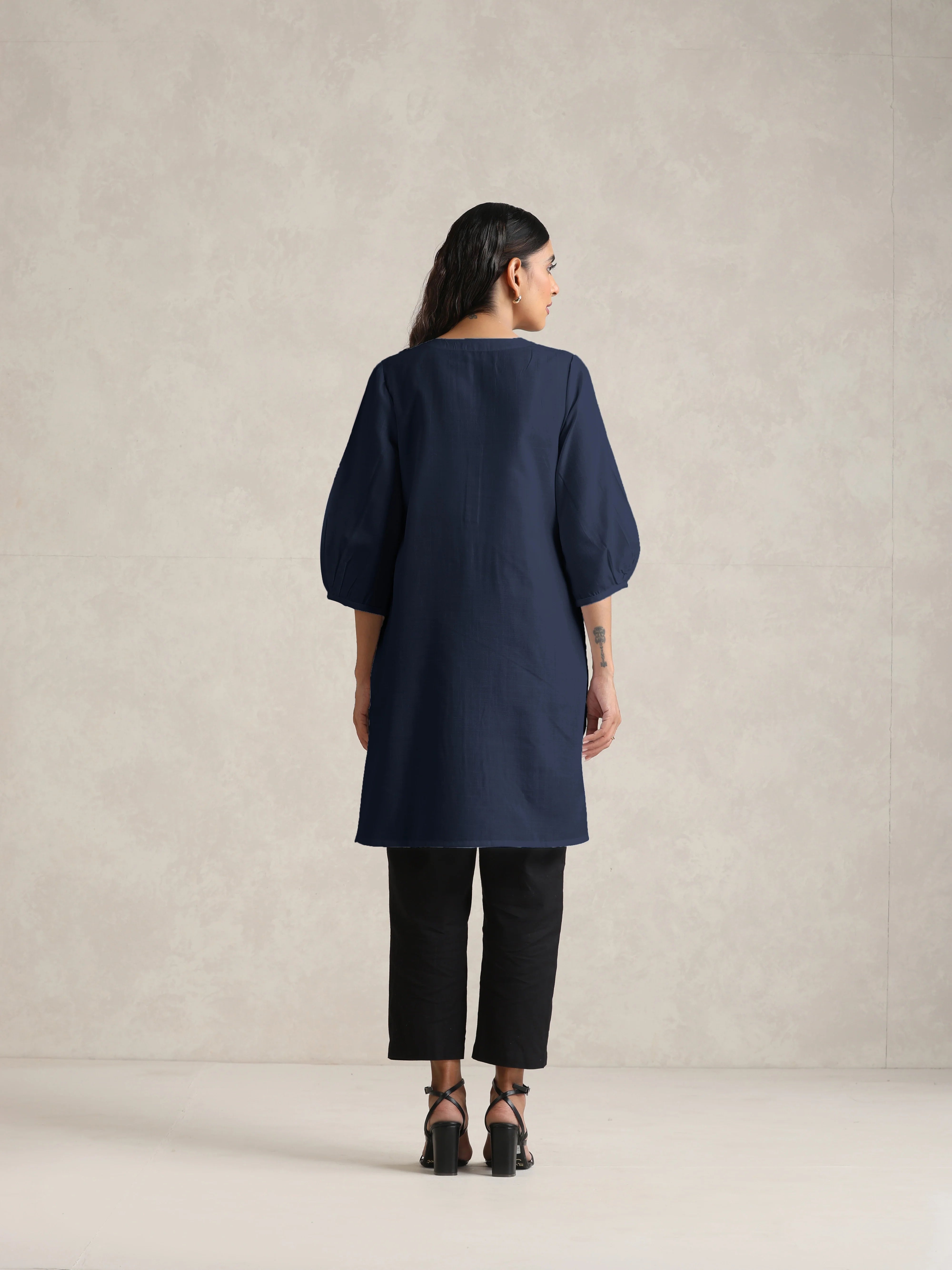 trueBrowns Blue Cotton Blend Short Kurta