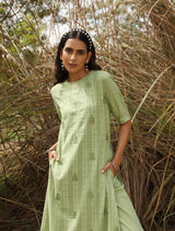 trueBrowns Green Cotton Dobby Embroidered Kurta Set