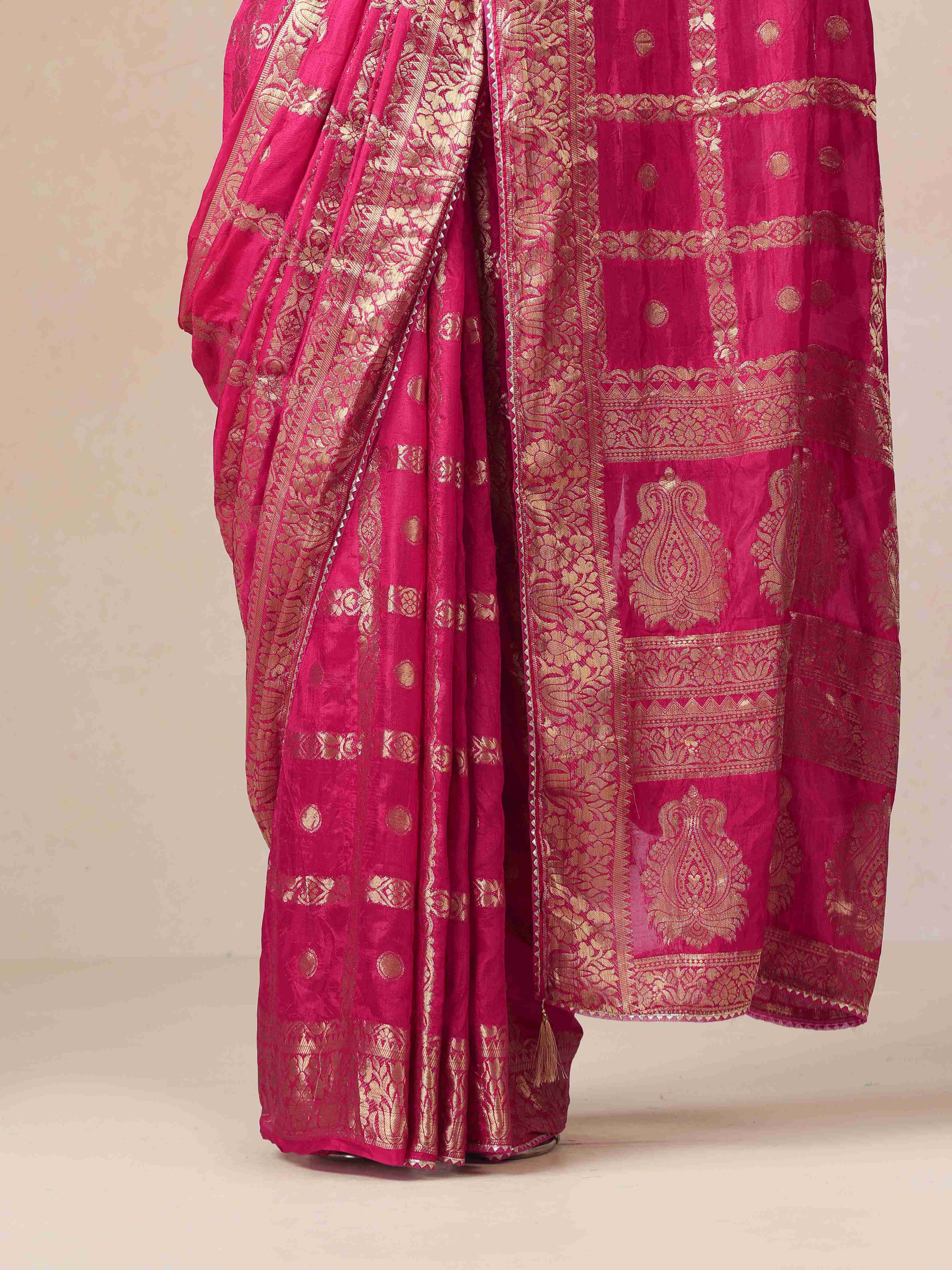 trueBrowns Pink Bandhani Jacquard Saree With Unstitched Blouse