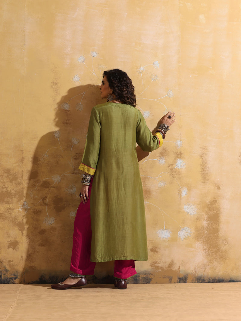 trueBrowns Green Muslin Silk High-Slit Kurta Pant Set
