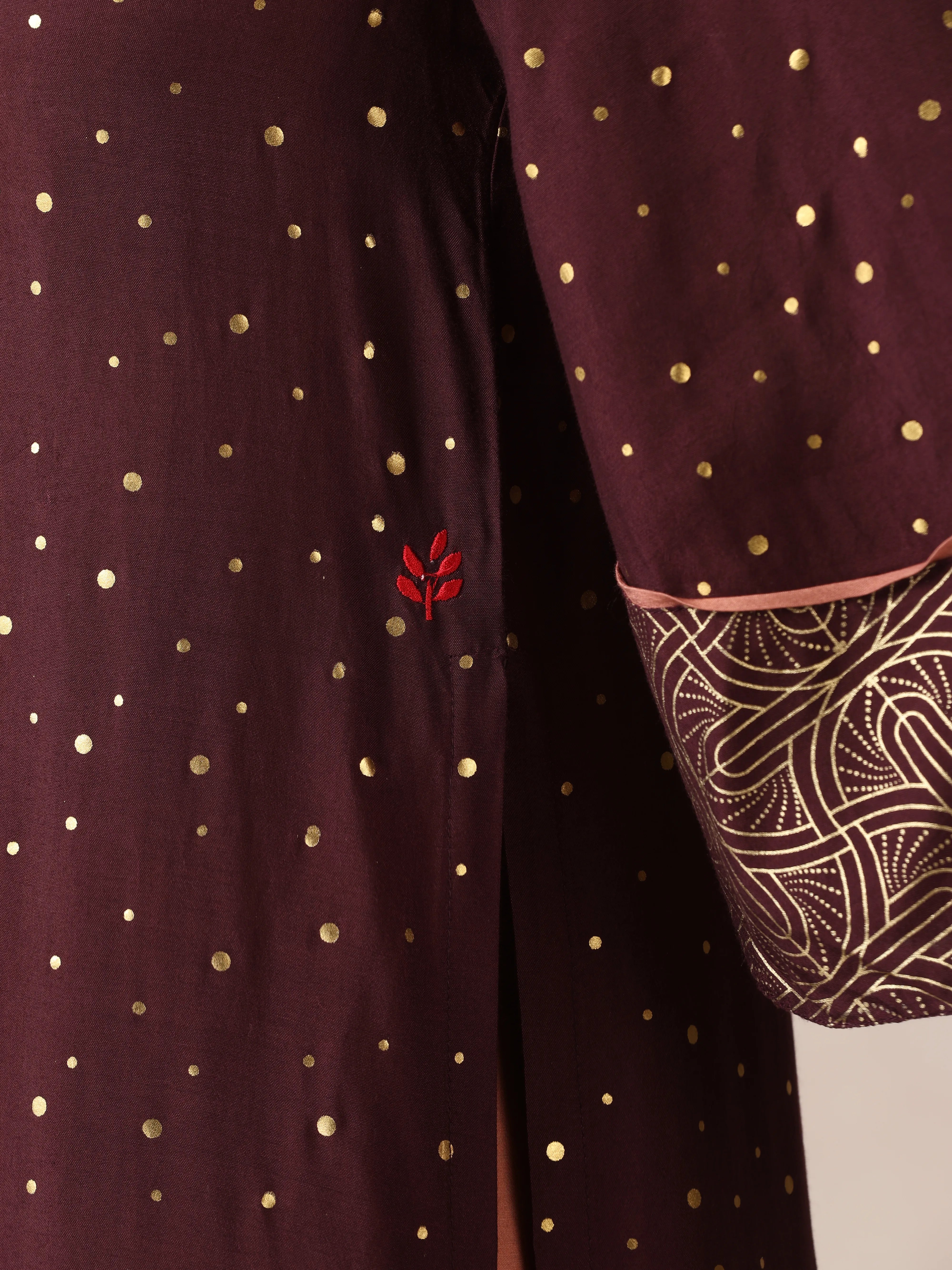 trueBrowns Cola Gold Foil Print Muslin Silk Straight High-Slit Kurta Set