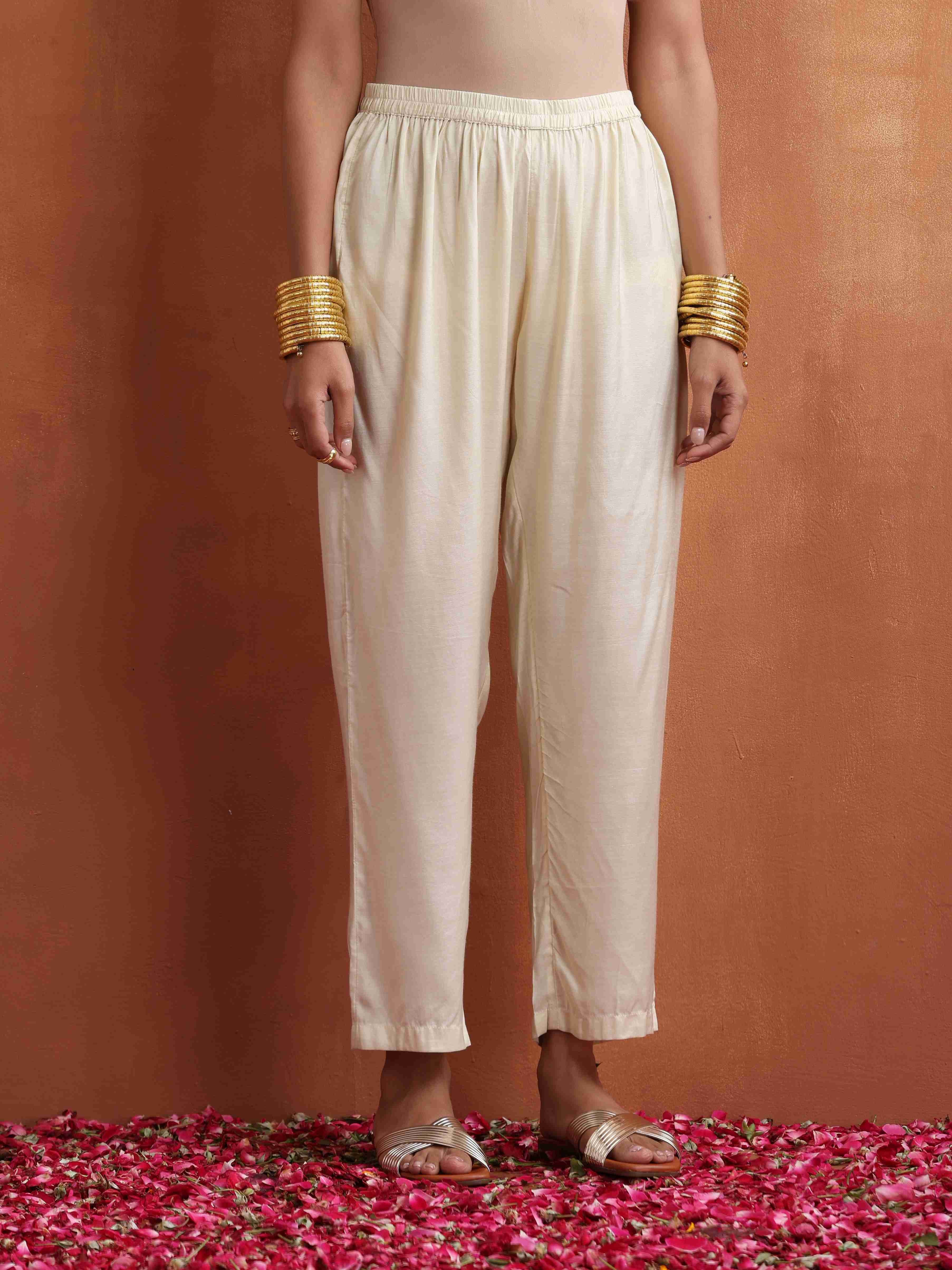 trueBrowns Off White Ikat Print Kurta Set