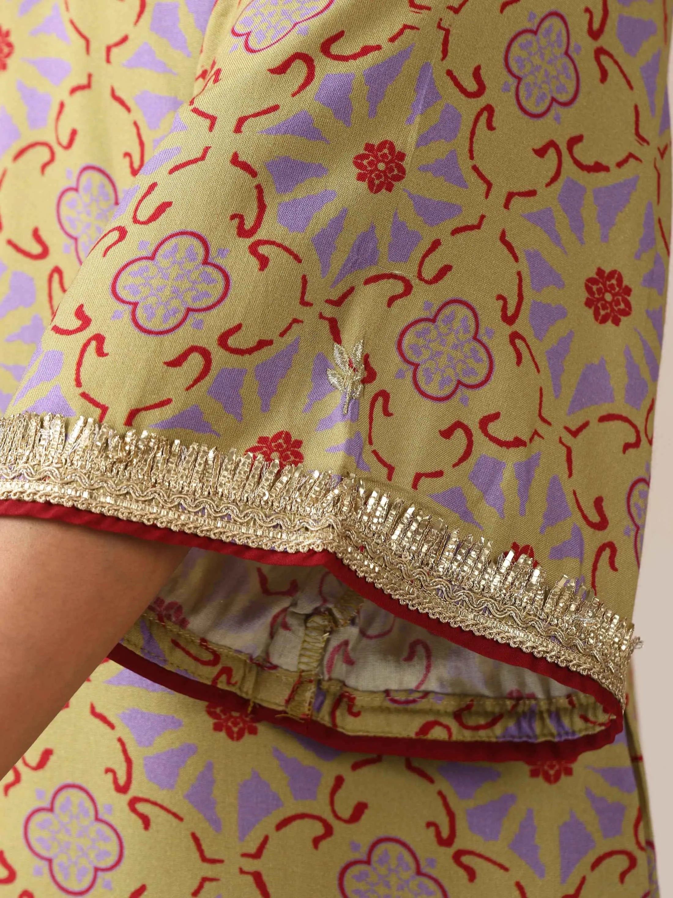 trueBrowns Light Green Lilac Print Viscose Straight Maxi Dress