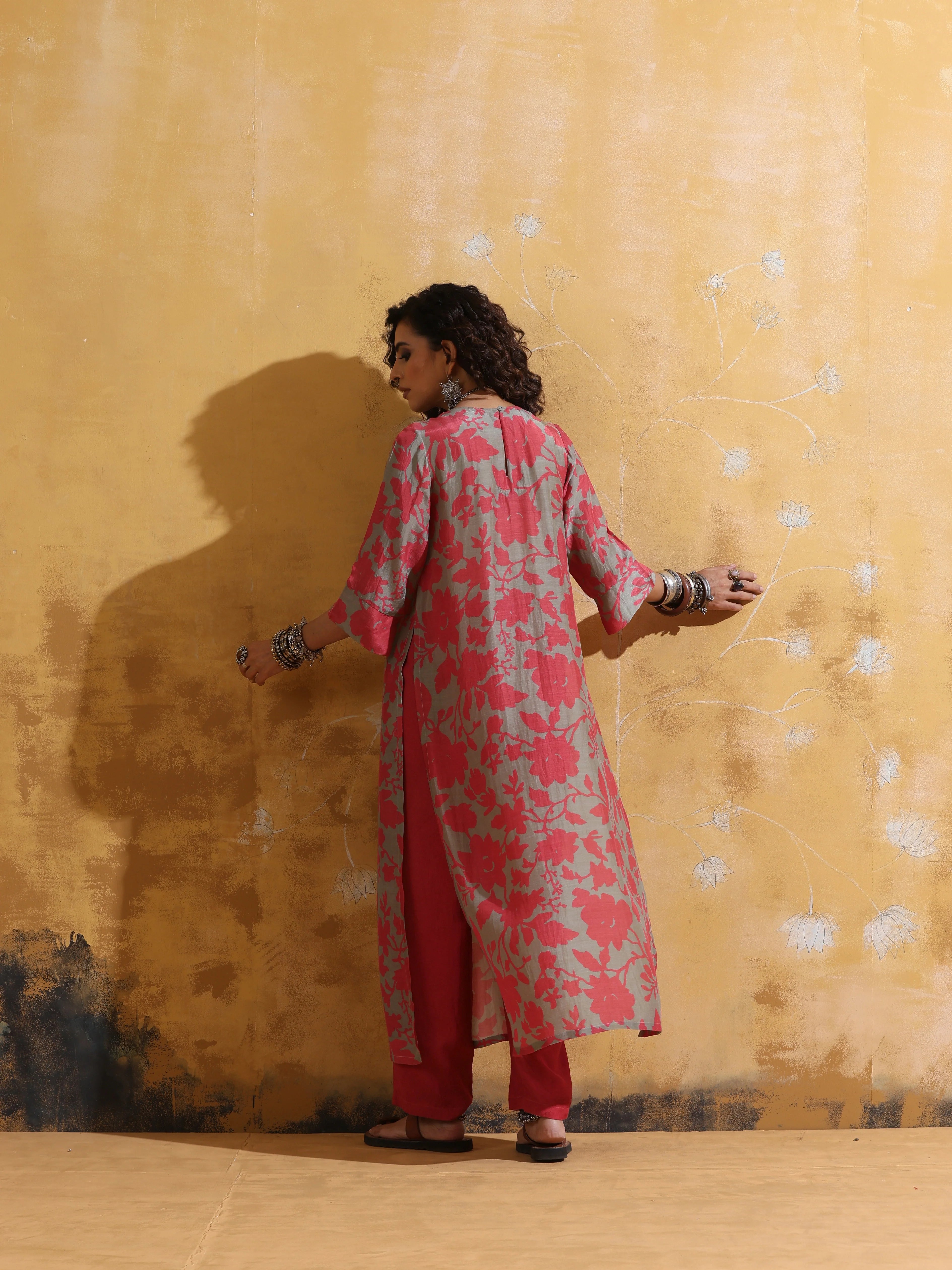 trueBrowns Peach Mint Jaal Print Muslin Silk High-slit Kurta Set