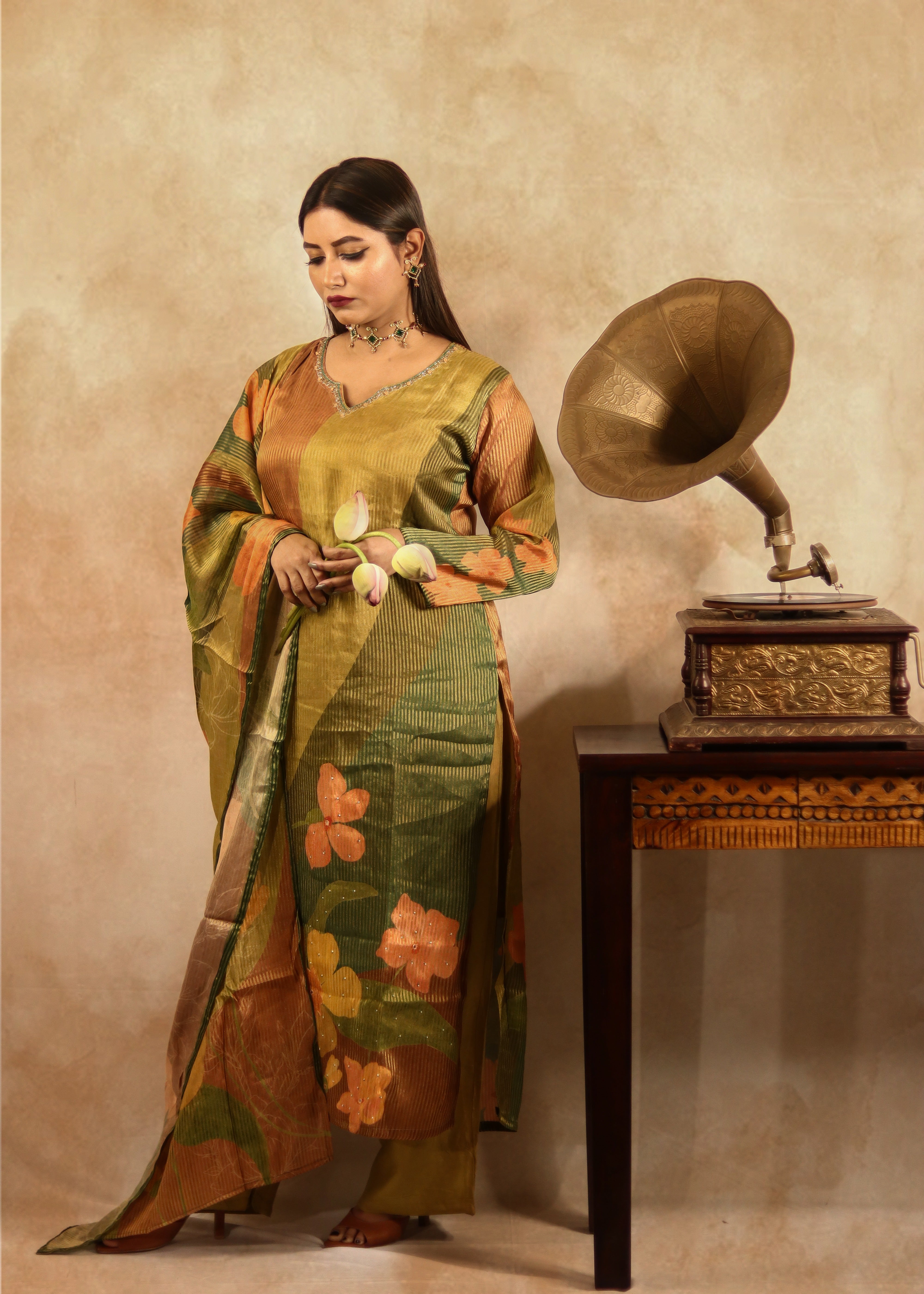 trueBrowns Multicolour Printed Straight Kurta Pant Dupatta Set