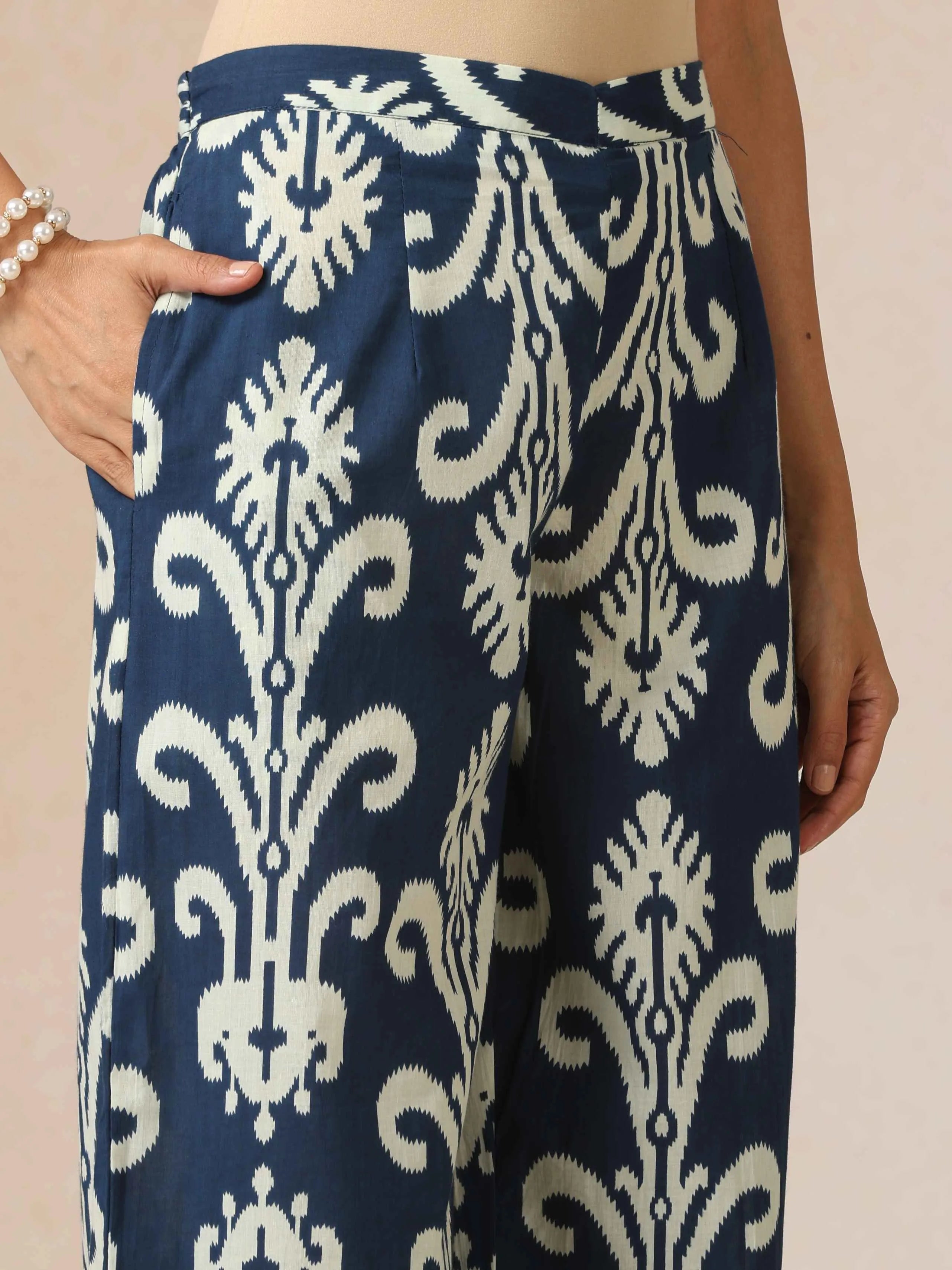 trueBrowns Blue White Print Sleeveless Straight Kurta Set