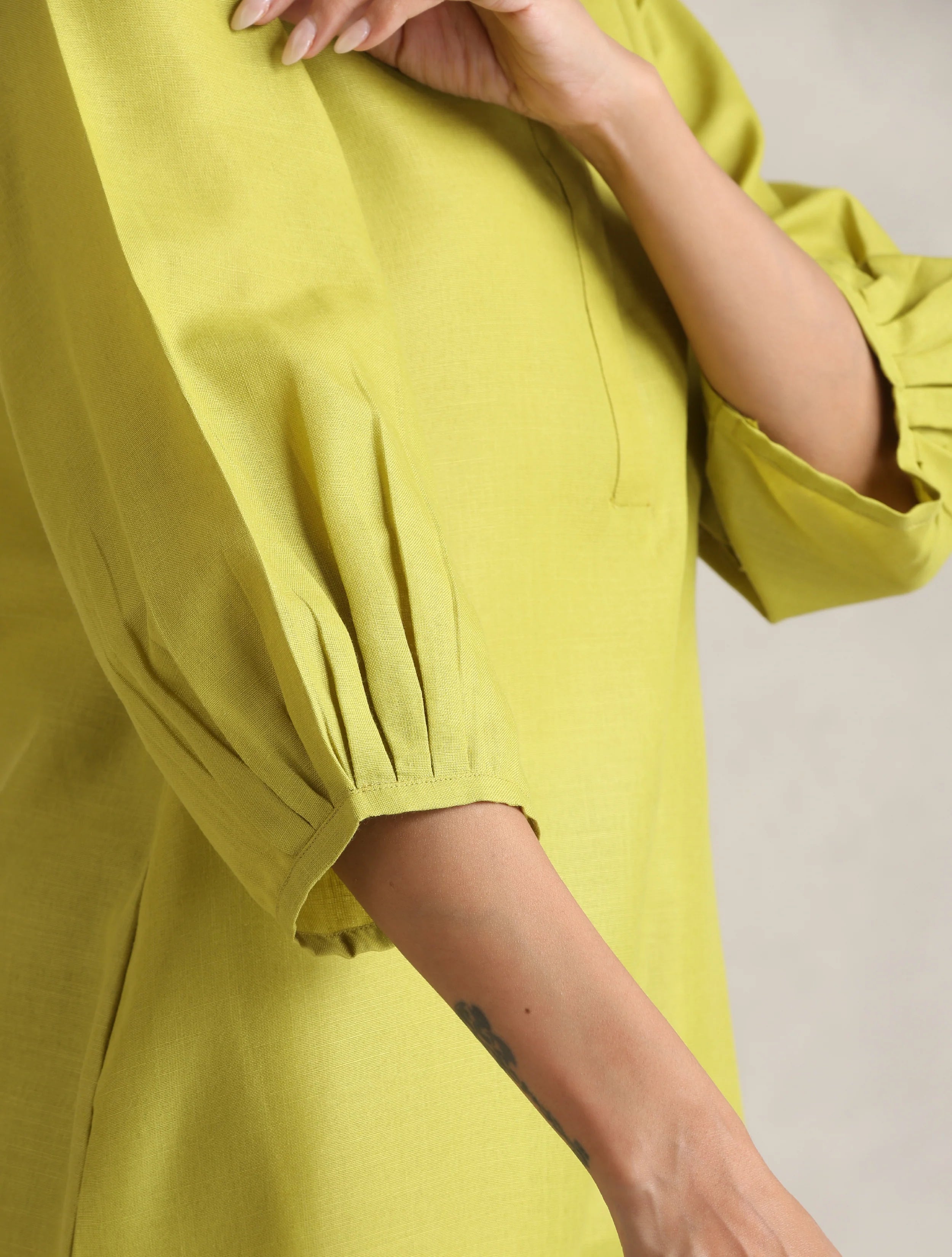 trueBrowns Green Cotton Blend Short Kurta