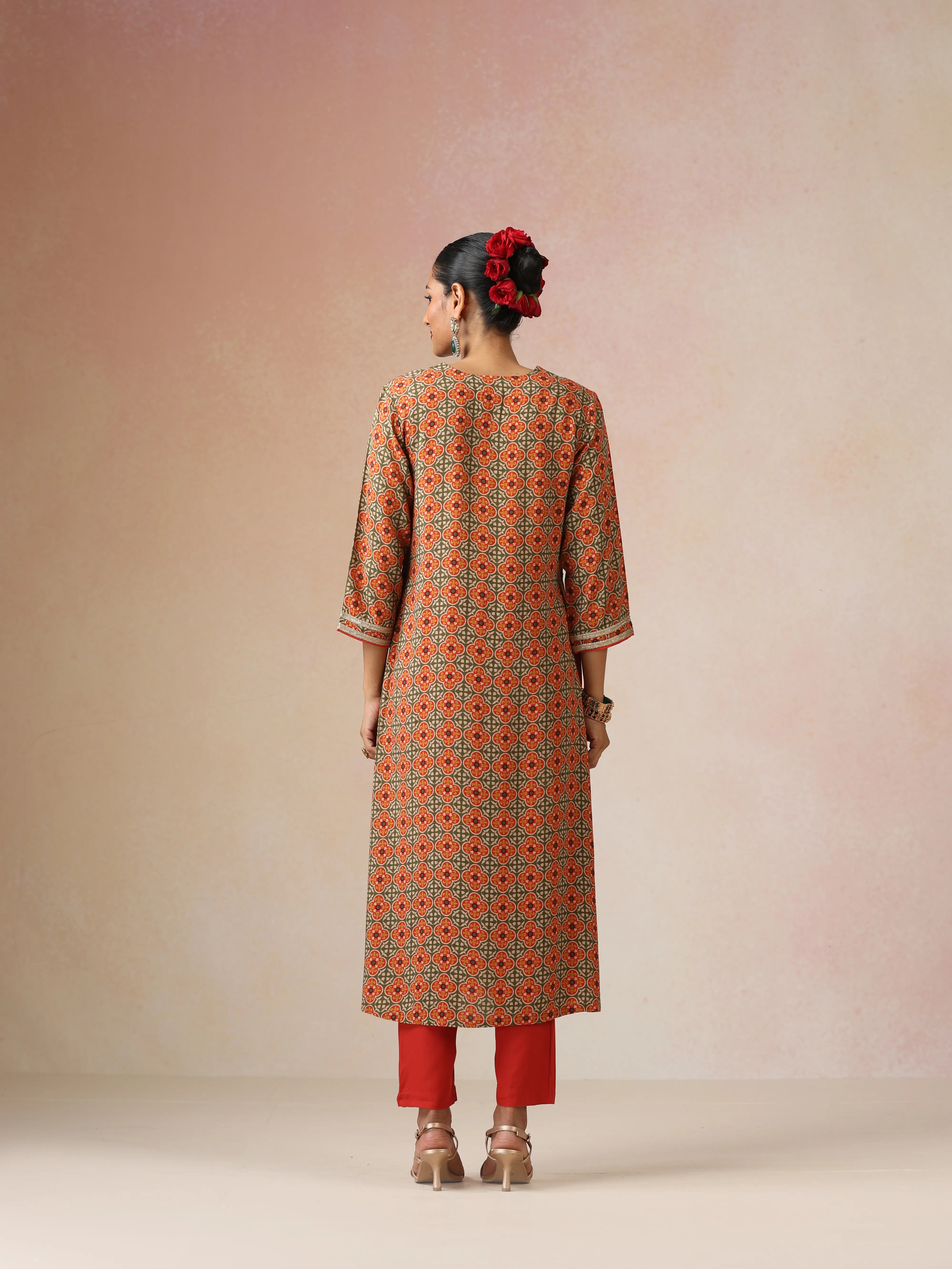 trueBrowns Green Red Print Viscose Straight High-Slit Kurta Set