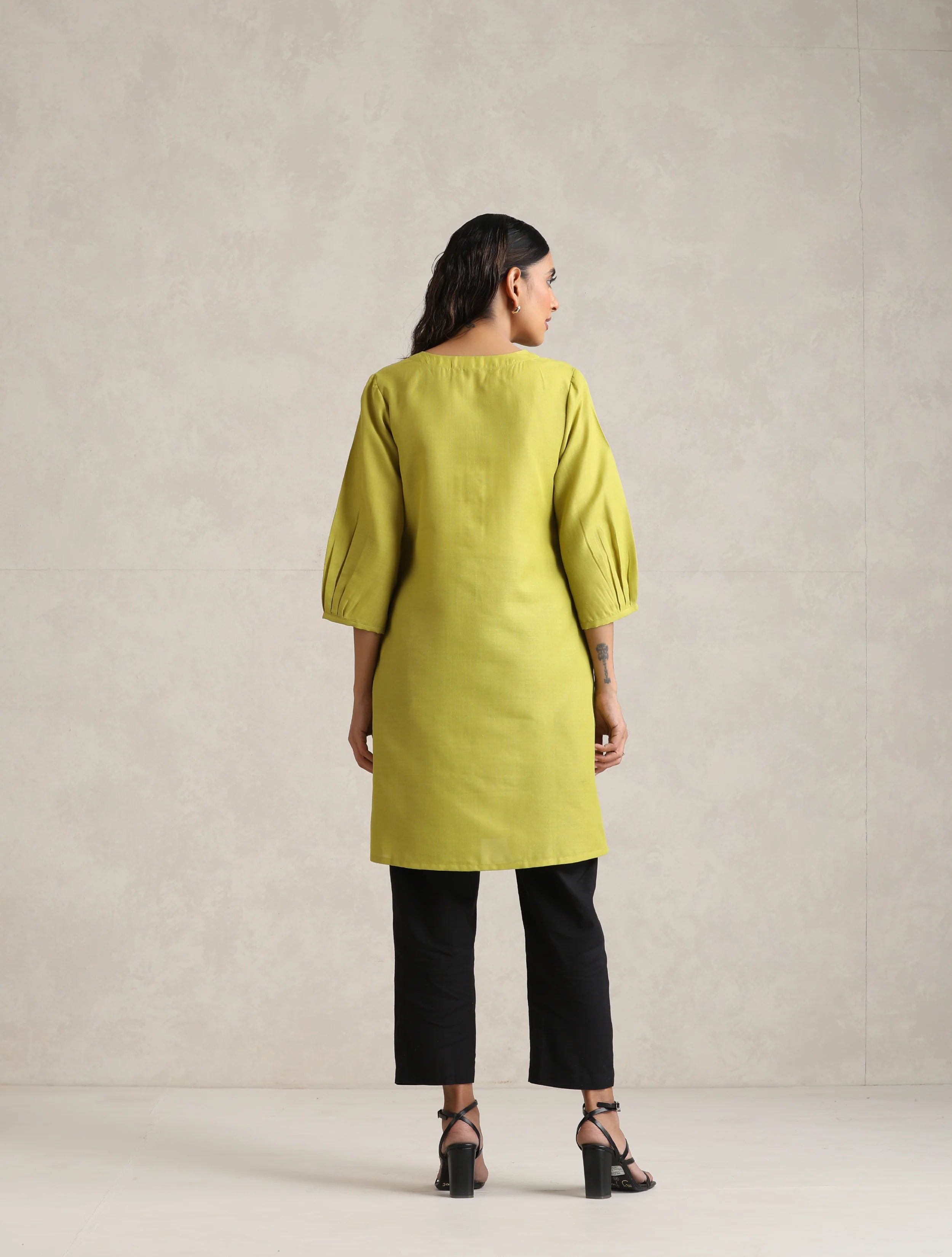 trueBrowns Green Cotton Blend Short Kurta