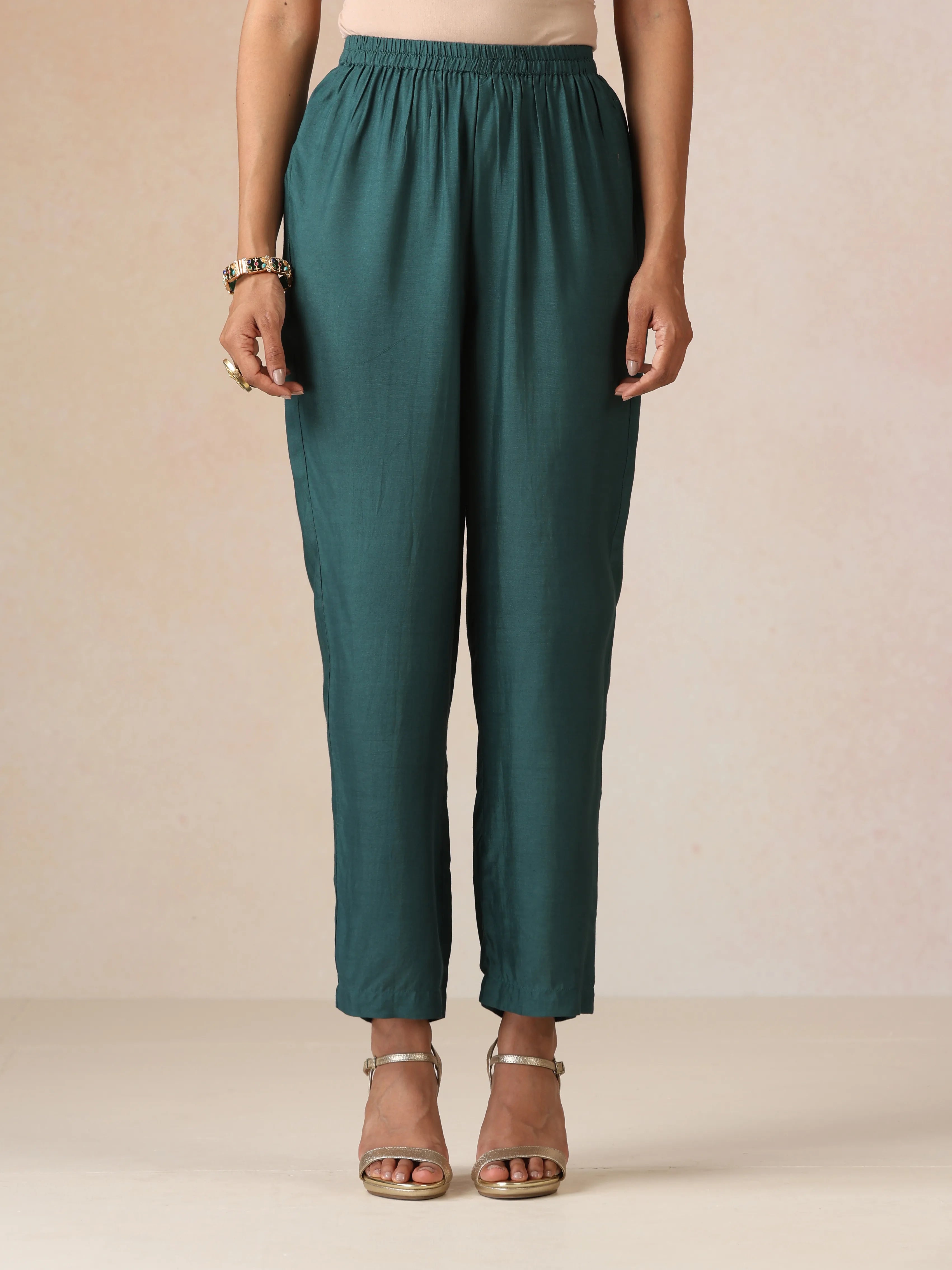 trueBrowns Red Rose-Gold Foil Print Muslin Silk Kurta Co-ord Set