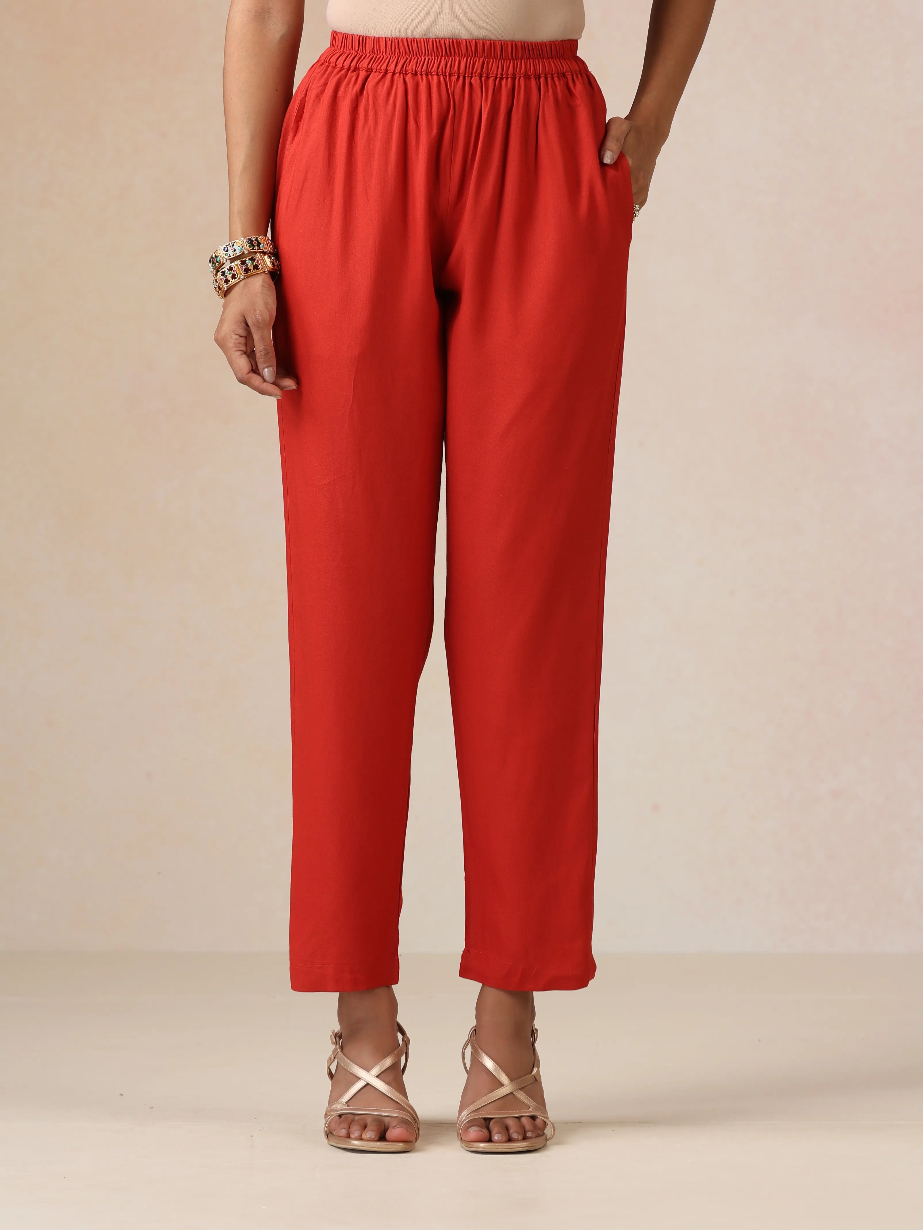 trueBrowns Green Red Print Viscose Straight High-Slit Kurta Set