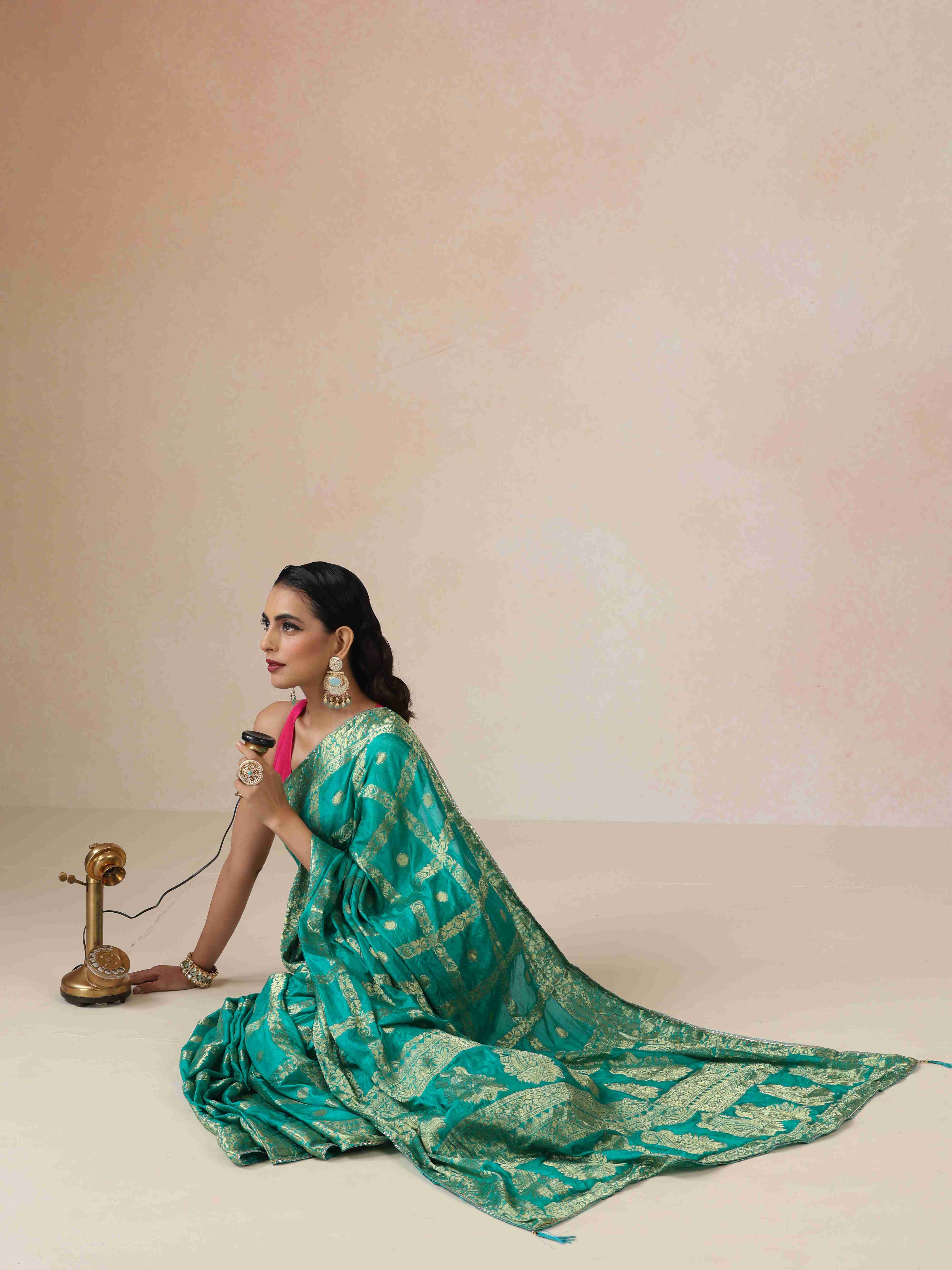 trueBrowns Green Bandhani Jacquard Saree With Unstitched Blouse