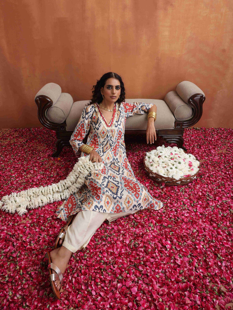 trueBrowns Off White Ikat Print Kurta Set